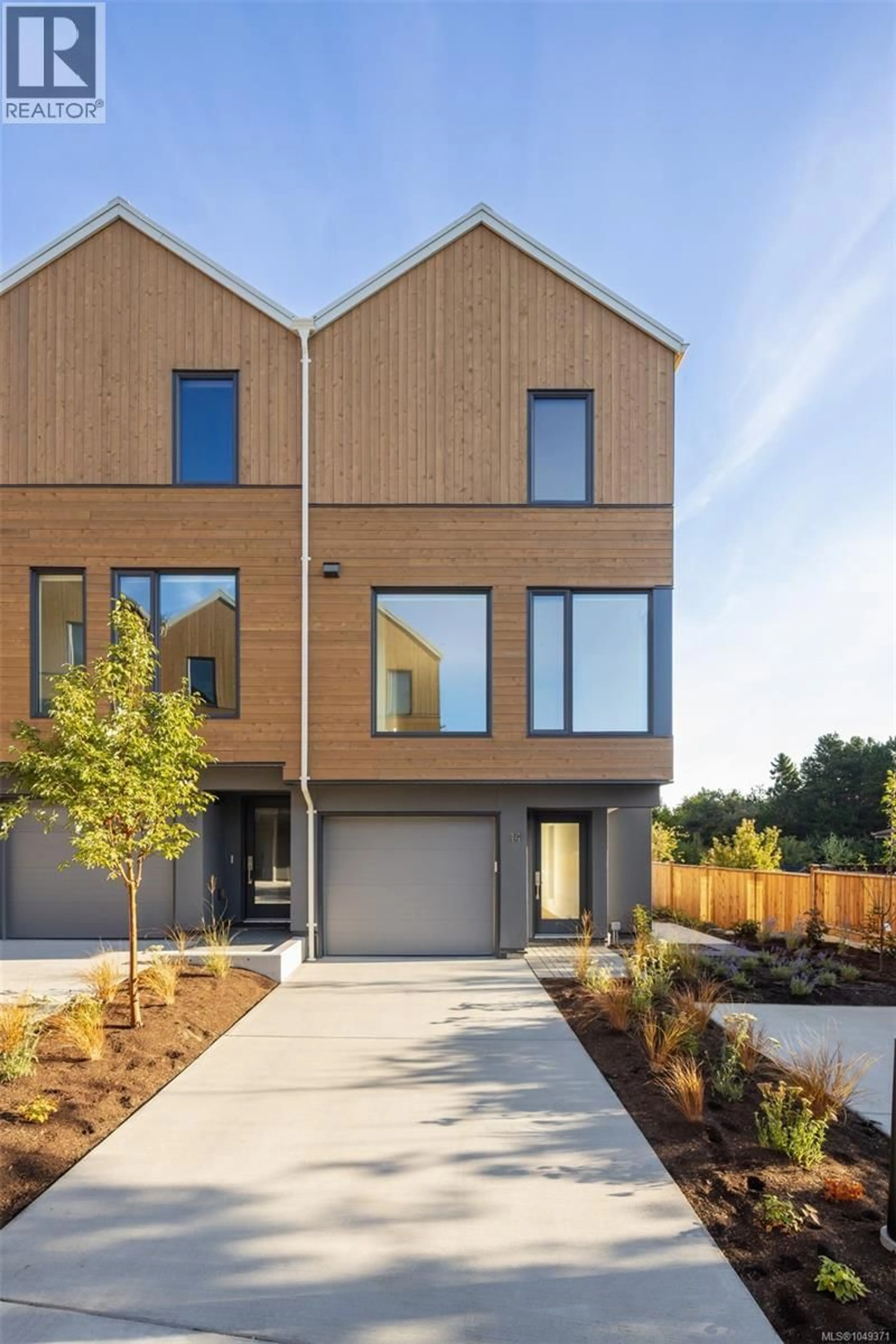 Home with brick exterior material, street for 13 - 1520 LOUISE PLACE, Saanich British Columbia V8P2T8