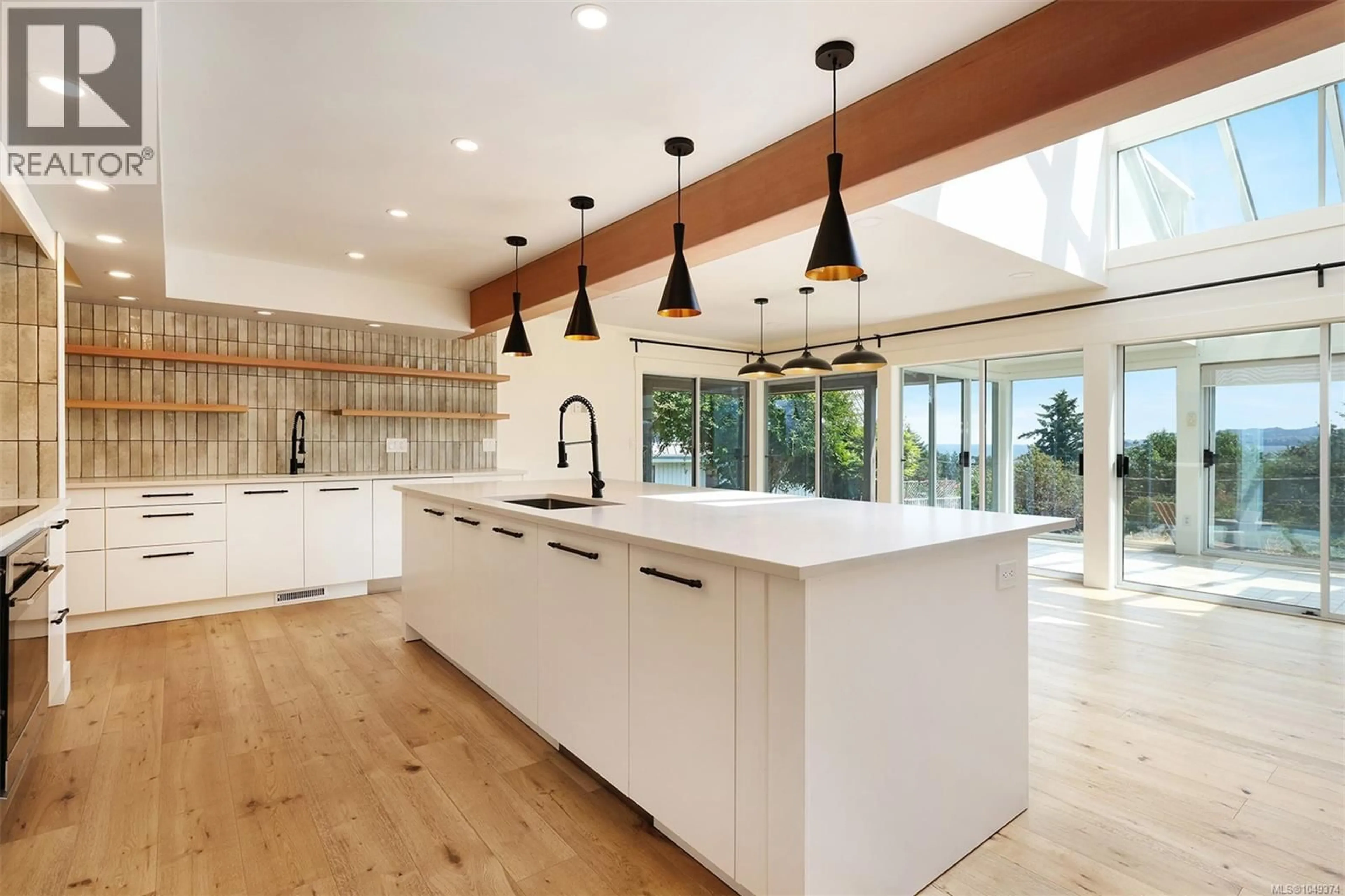 Contemporary kitchen, unknown for 3481 GRILSE ROAD, Nanoose Bay British Columbia V9P9H8