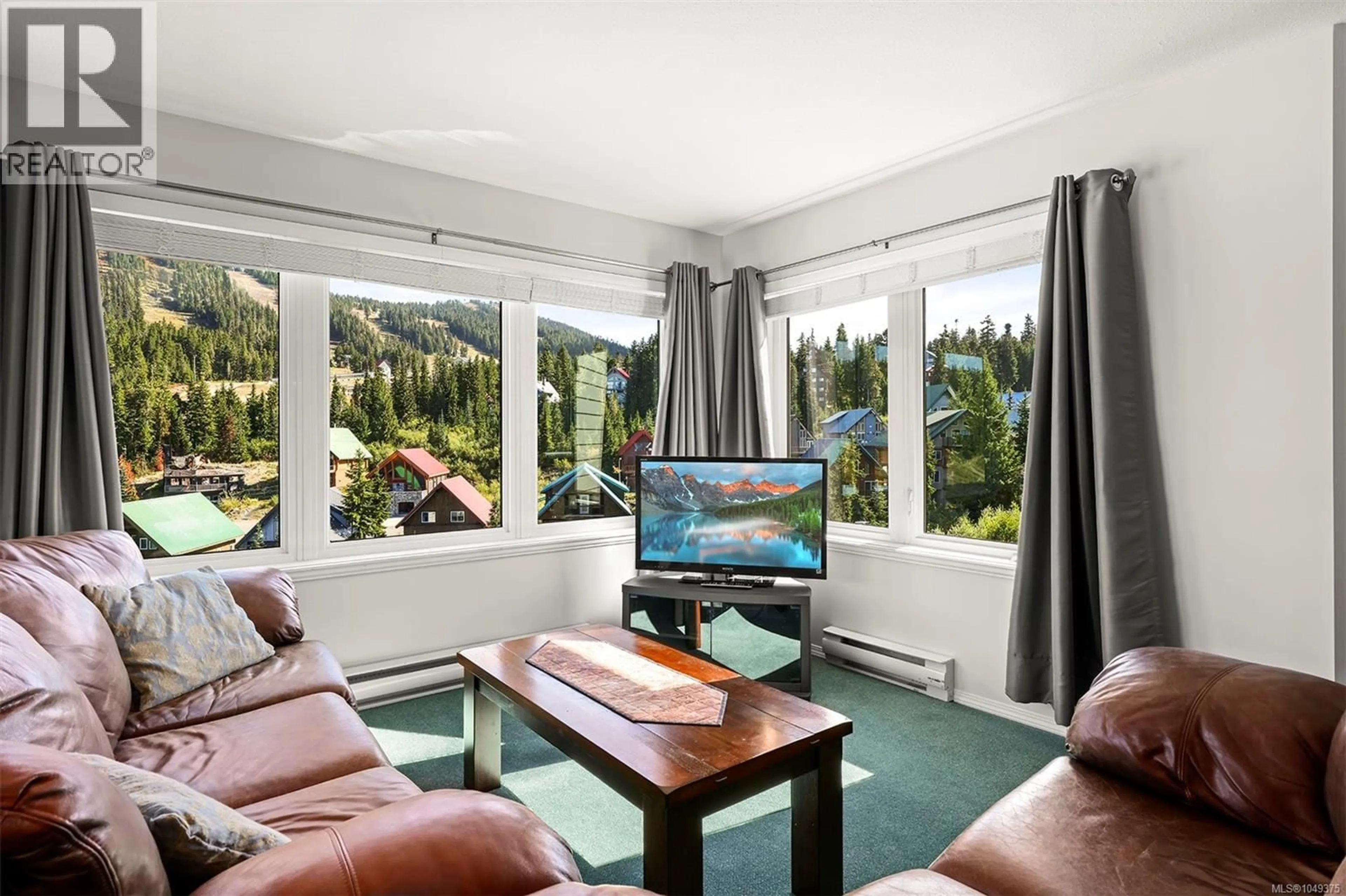 Living room with furniture, unknown for 202 - 1320 HENRY ROAD, Courtenay British Columbia V9J1L0