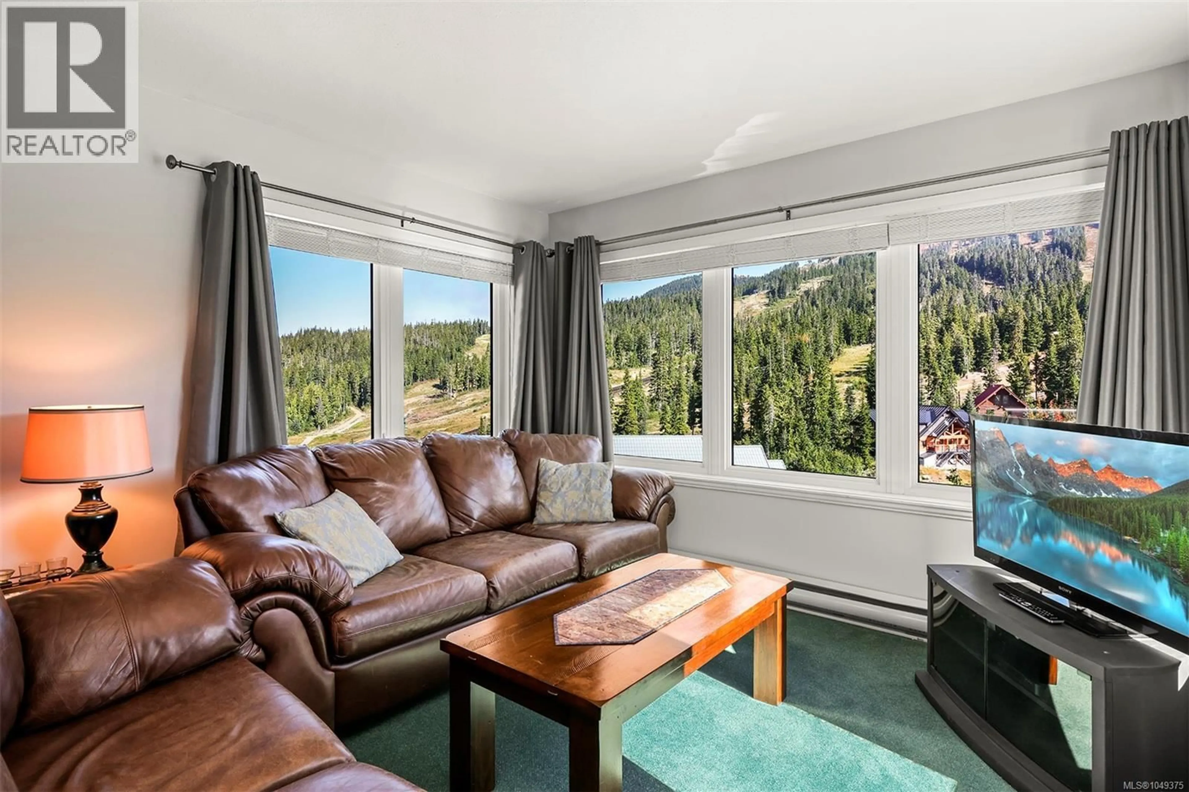 Living room with furniture, unknown for 202 - 1320 HENRY ROAD, Courtenay British Columbia V9J1L0