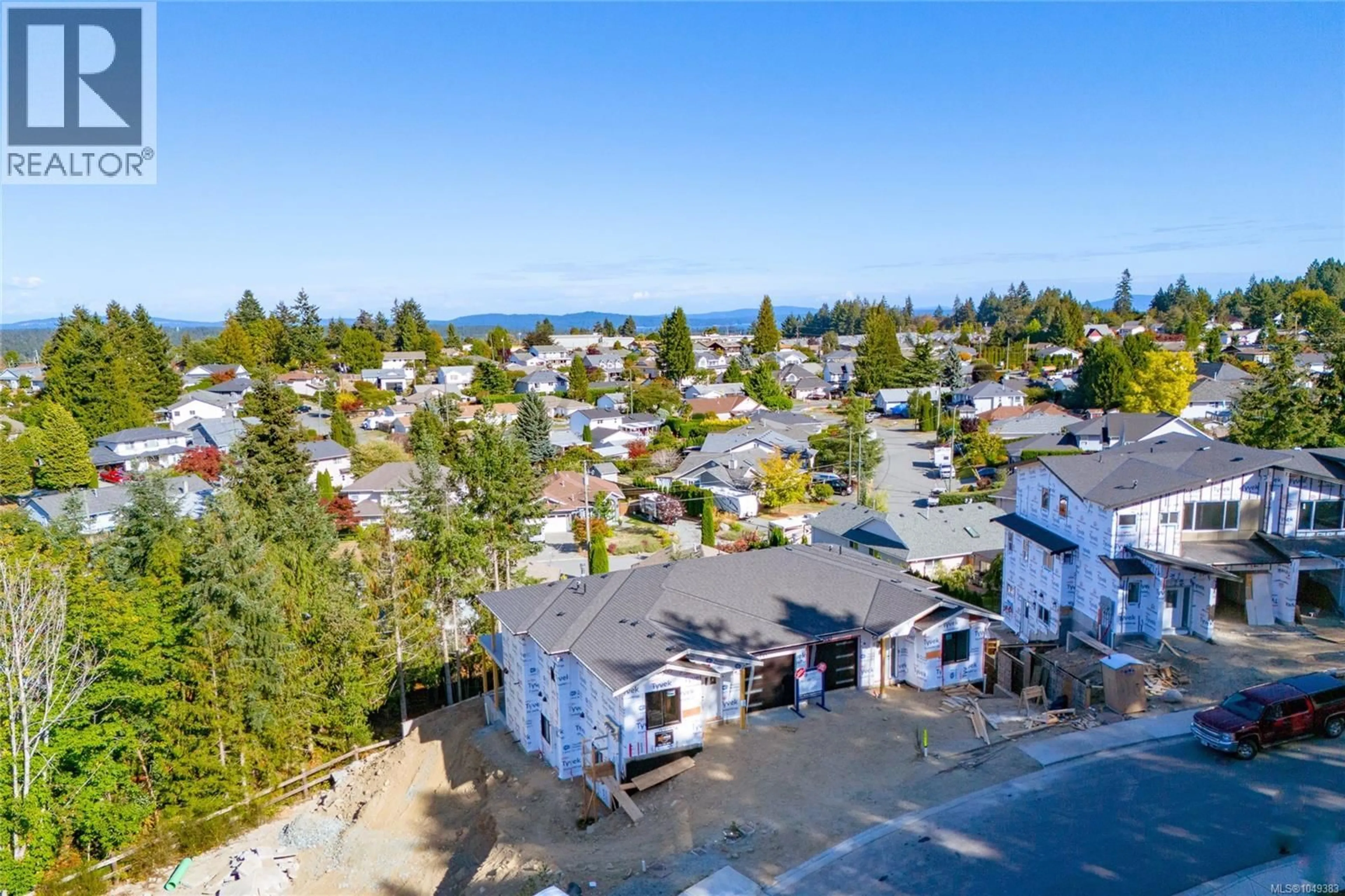 A pic from outside/outdoor area/front of a property/back of a property/a pic from drone, street for 142 HUNTER WAY, Ladysmith British Columbia V9G1N4