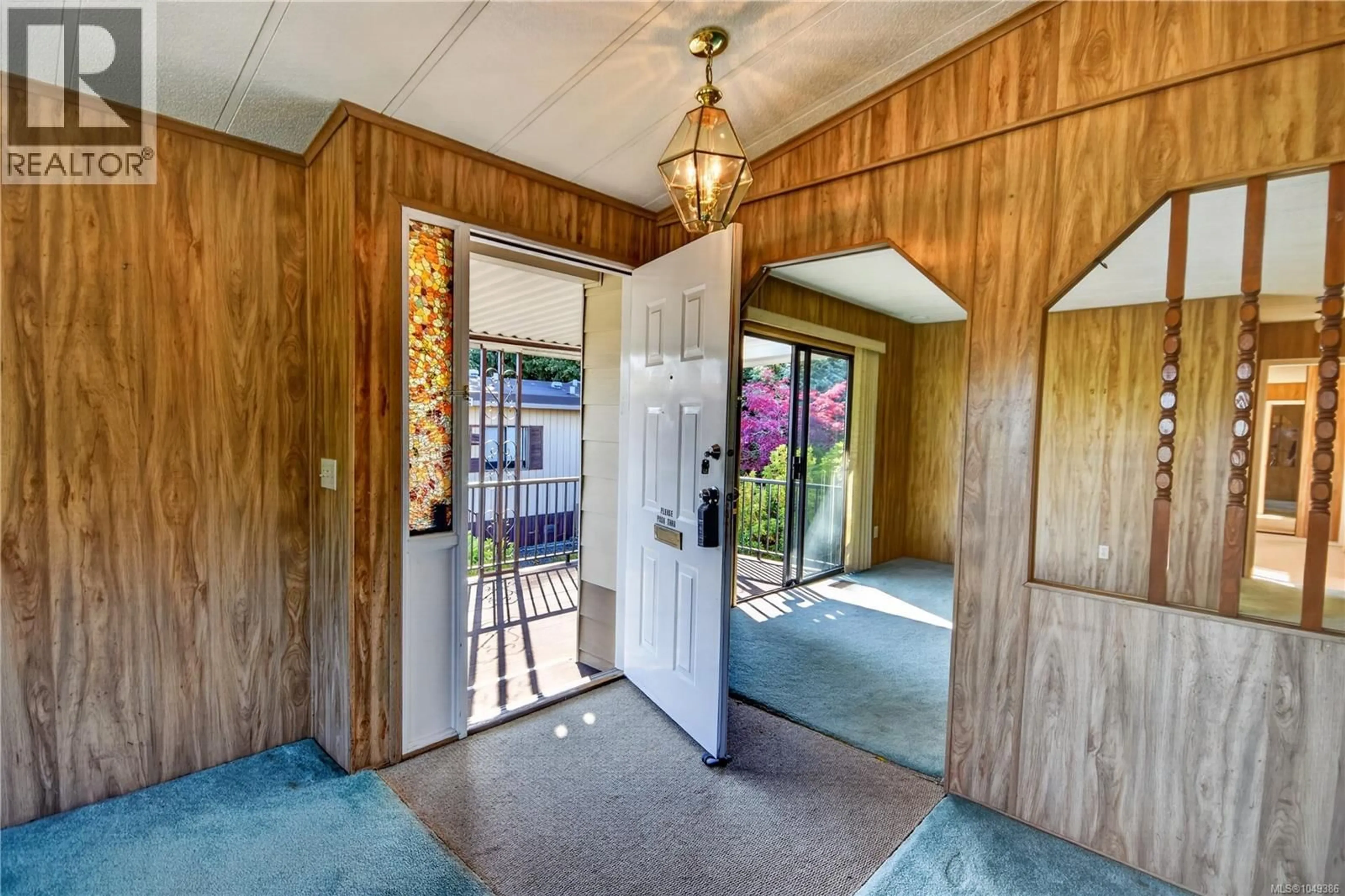 Indoor entryway for 110 - 6325 METRAL DRIVE, Nanaimo British Columbia V9T6P9