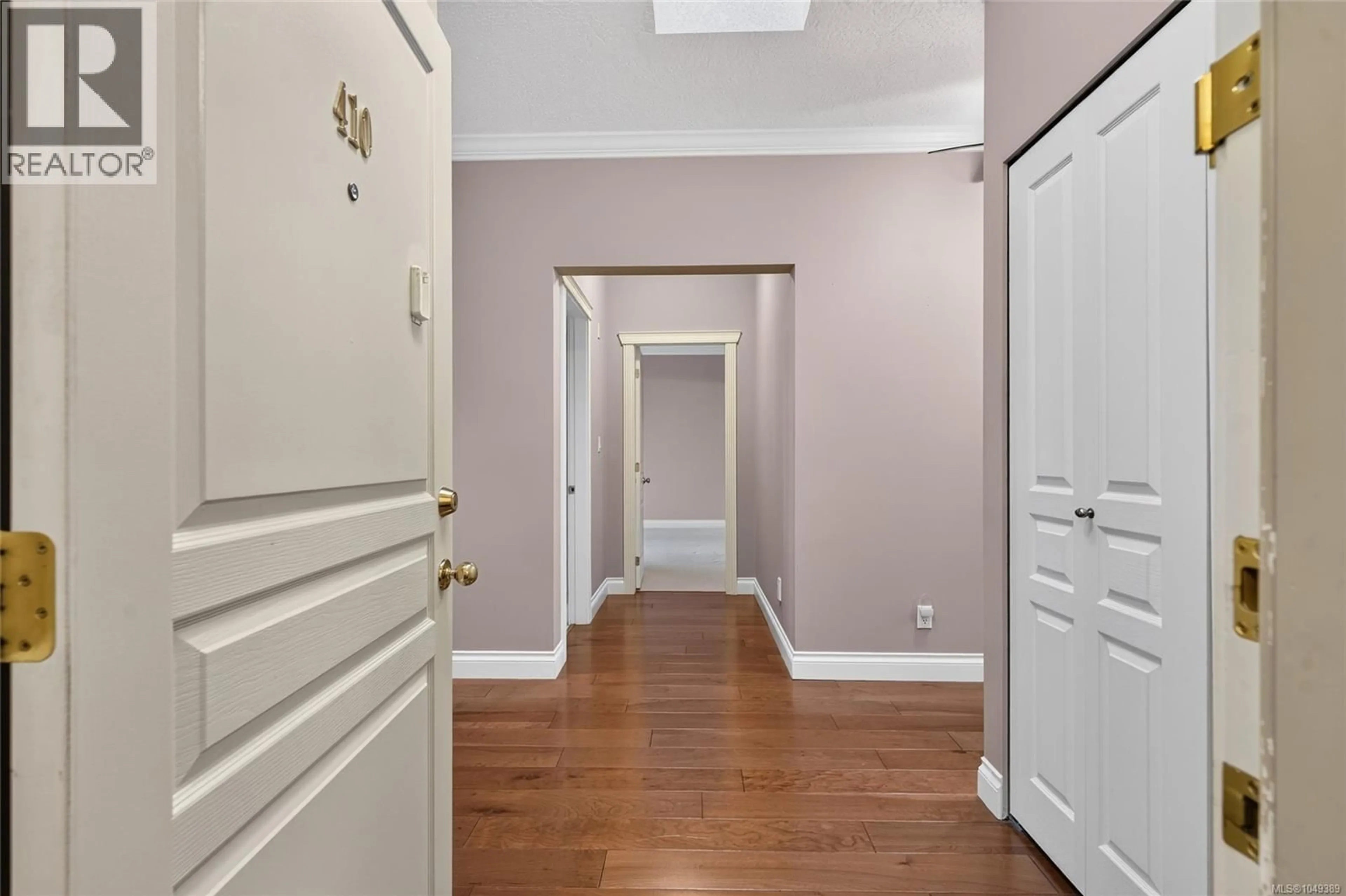Indoor entryway for 410 - 220 ISLAND HIGHWAY WEST, Parksville British Columbia V9P2P3