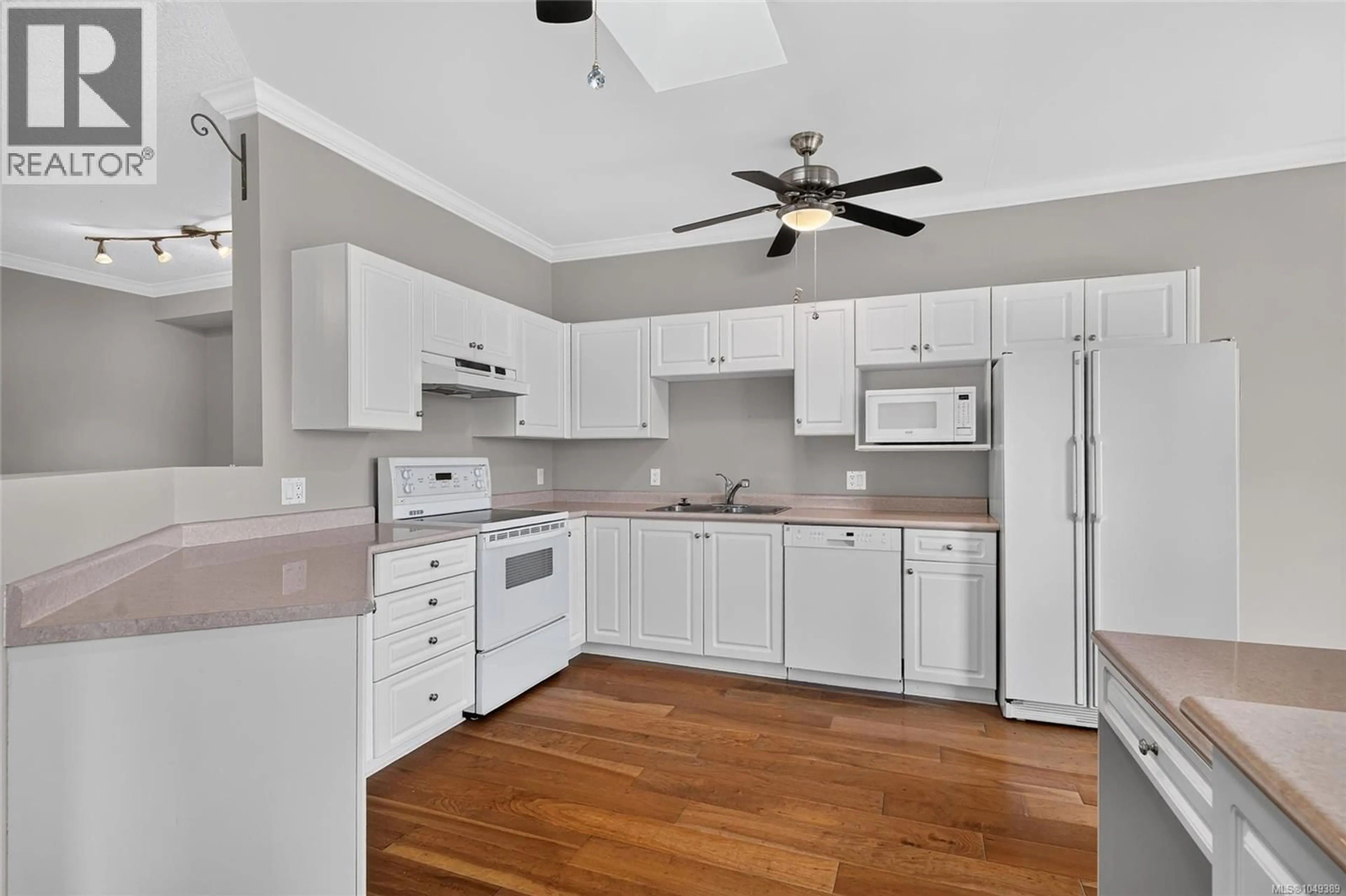 Standard kitchen, unknown for 410 - 220 ISLAND HIGHWAY WEST, Parksville British Columbia V9P2P3
