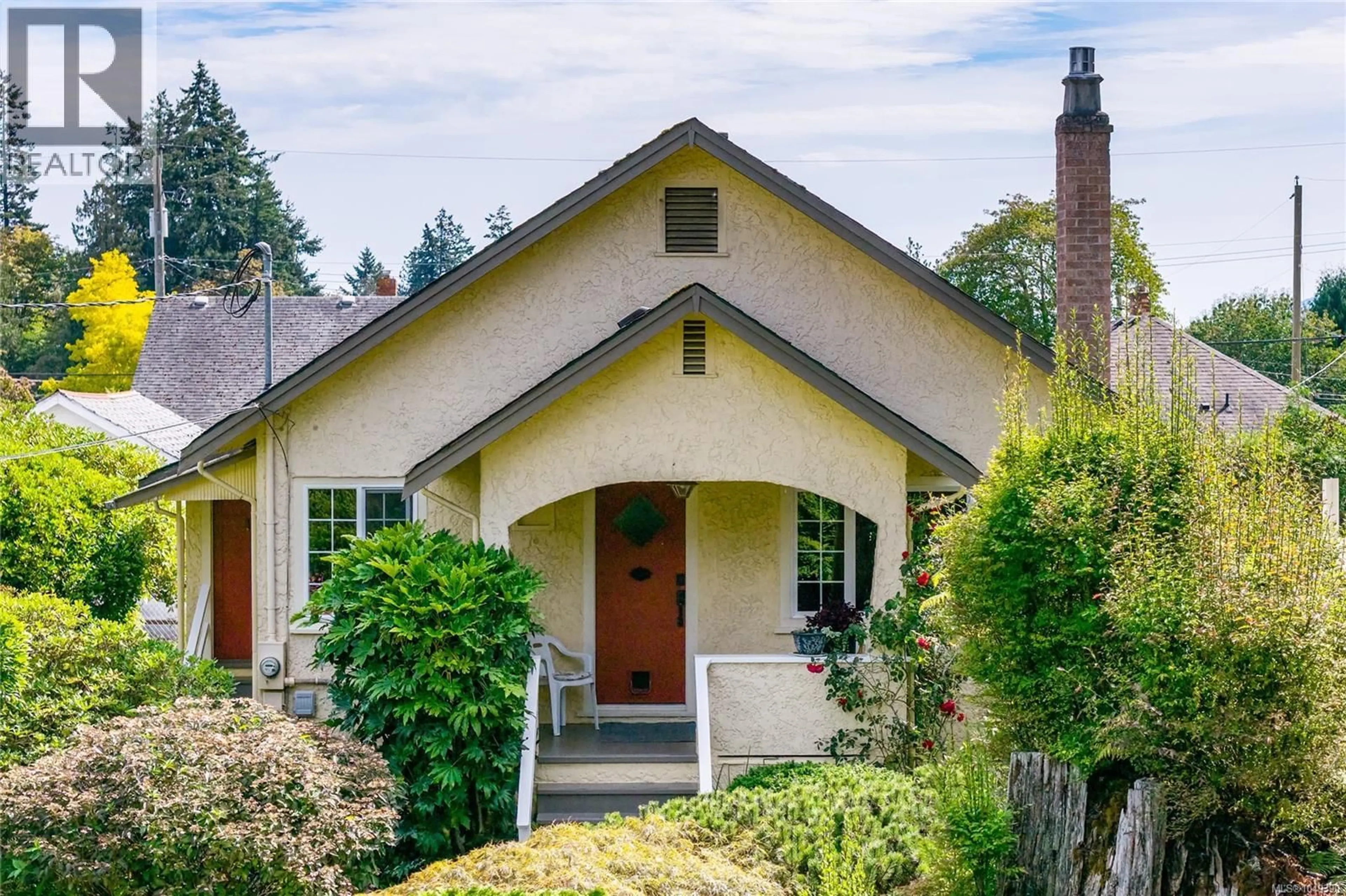 Home with vinyl exterior material, street for 9839 FIR STREET, Chemainus British Columbia V0R1K0