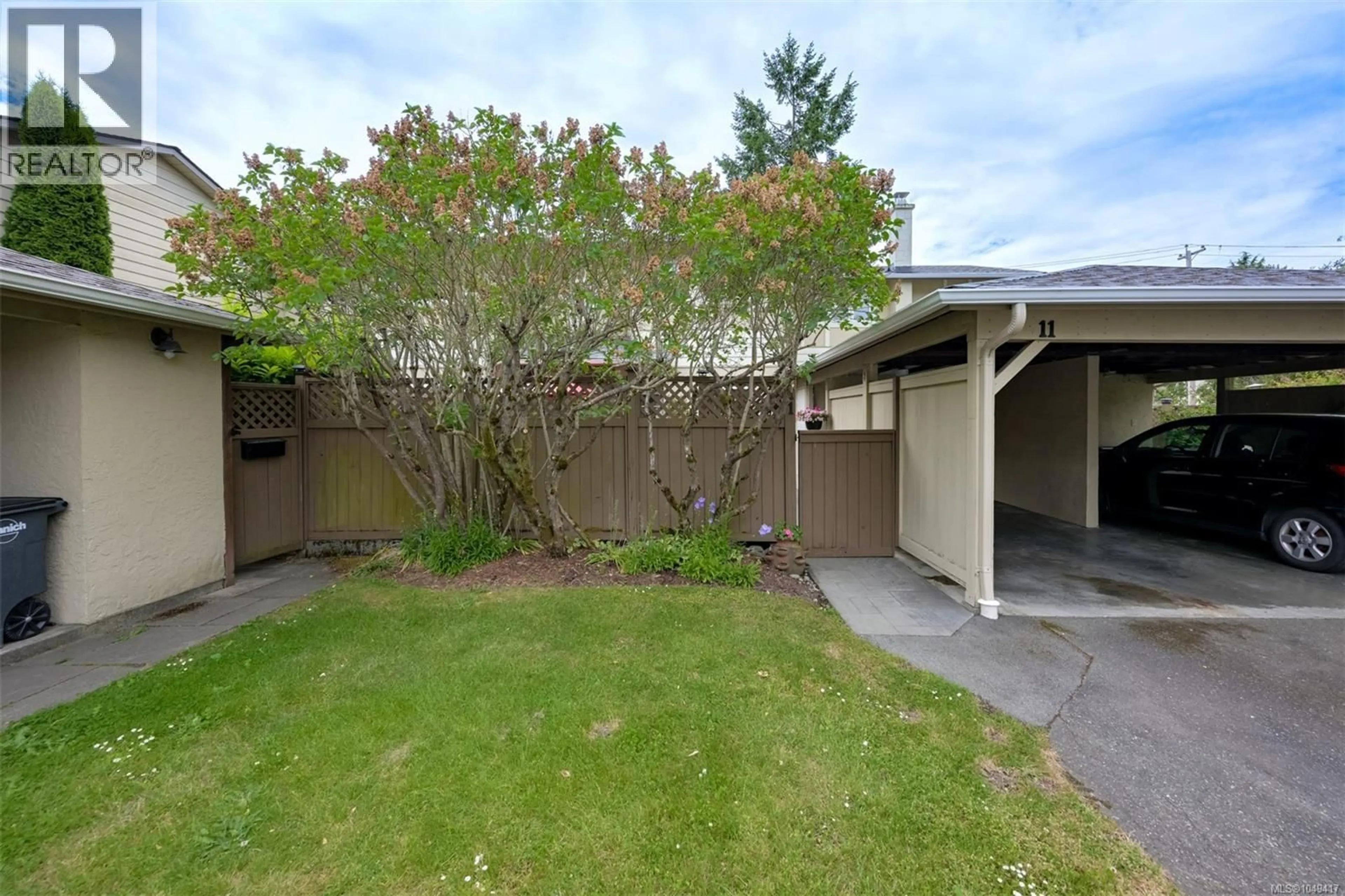 Patio, street for 11 - 3981 NELTHORPE STREET, Saanich British Columbia V8X3Z2
