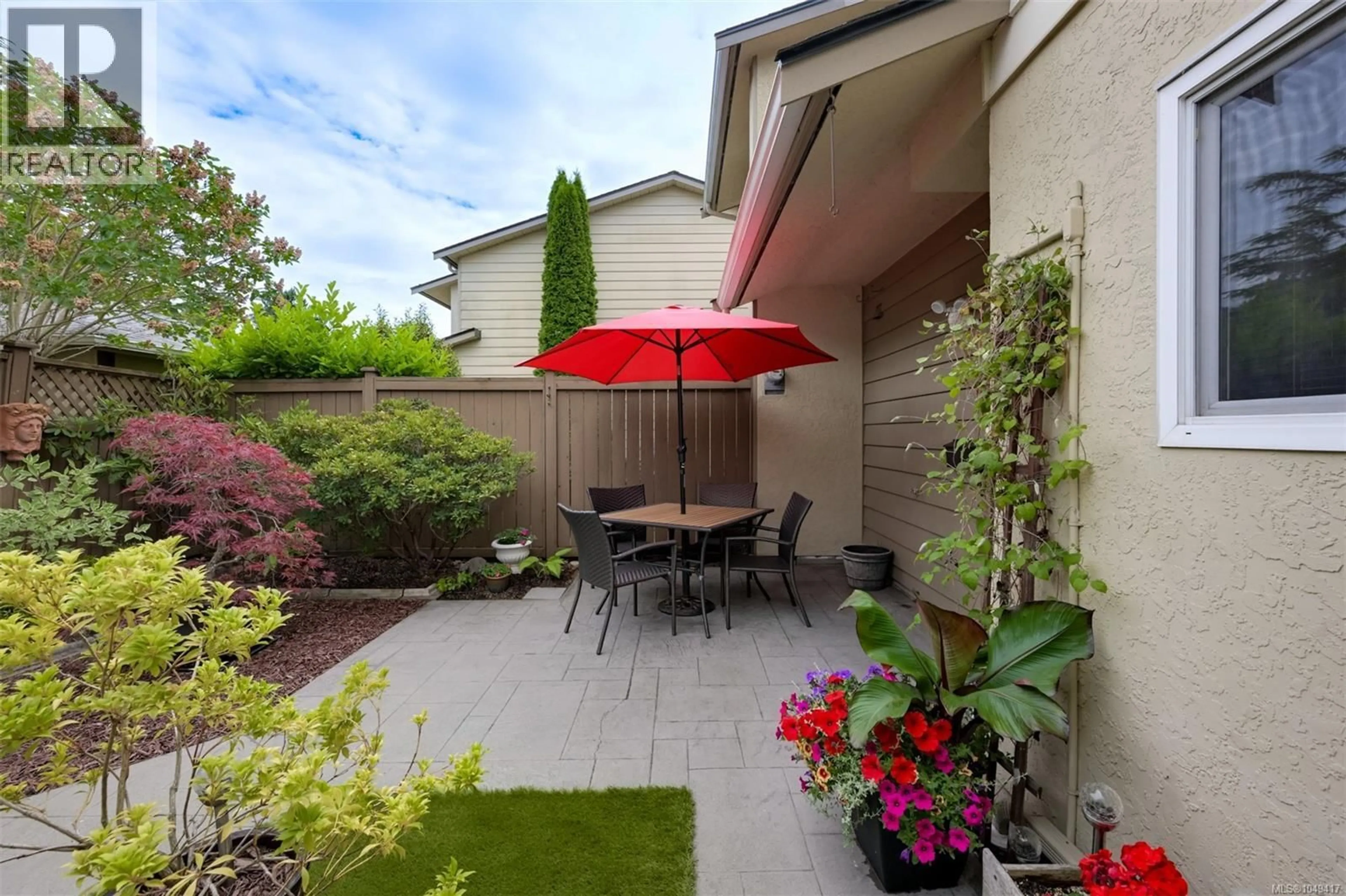 Patio, street for 11 - 3981 NELTHORPE STREET, Saanich British Columbia V8X3Z2