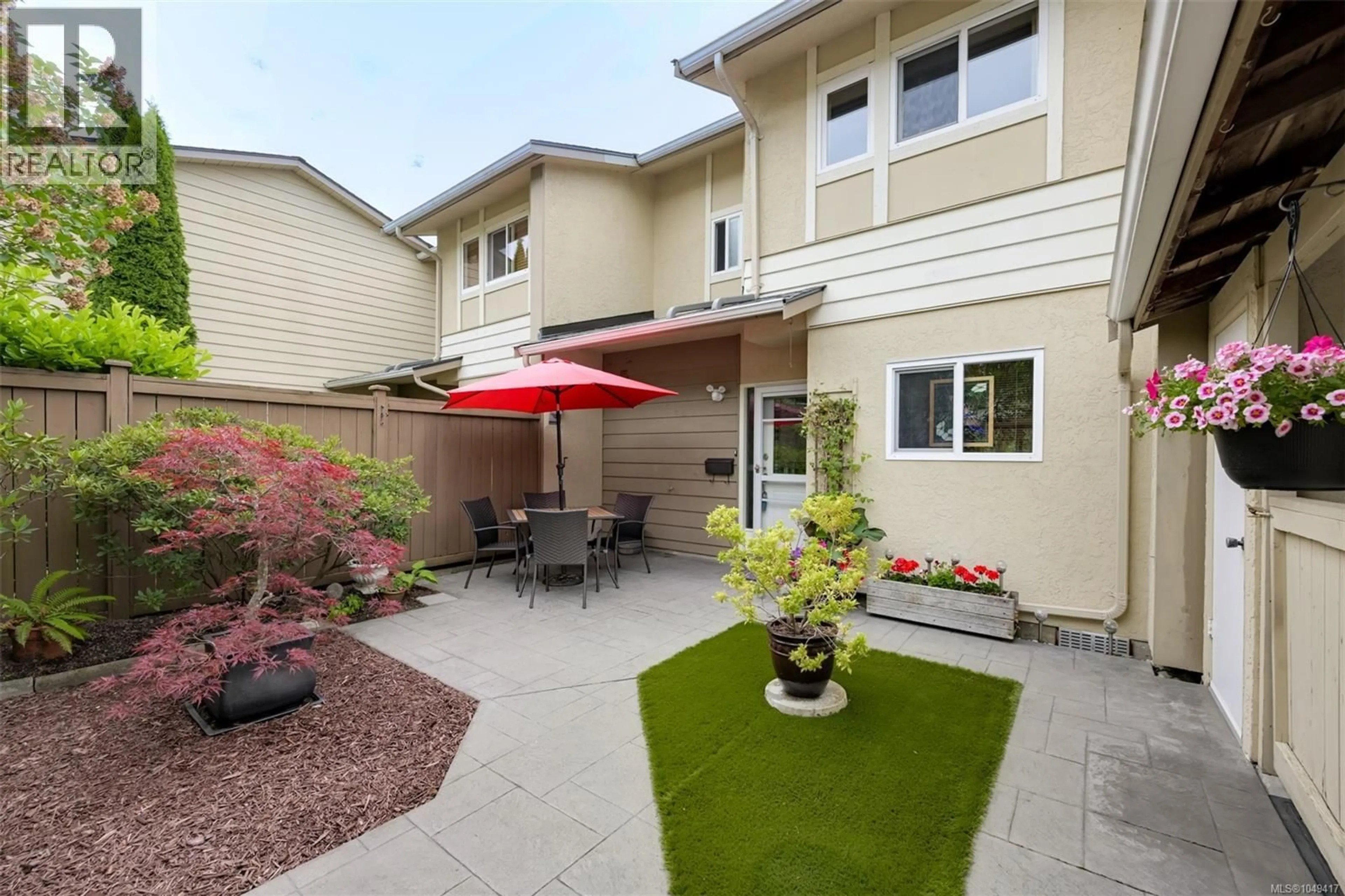 Patio, street for 11 - 3981 NELTHORPE STREET, Saanich British Columbia V8X3Z2