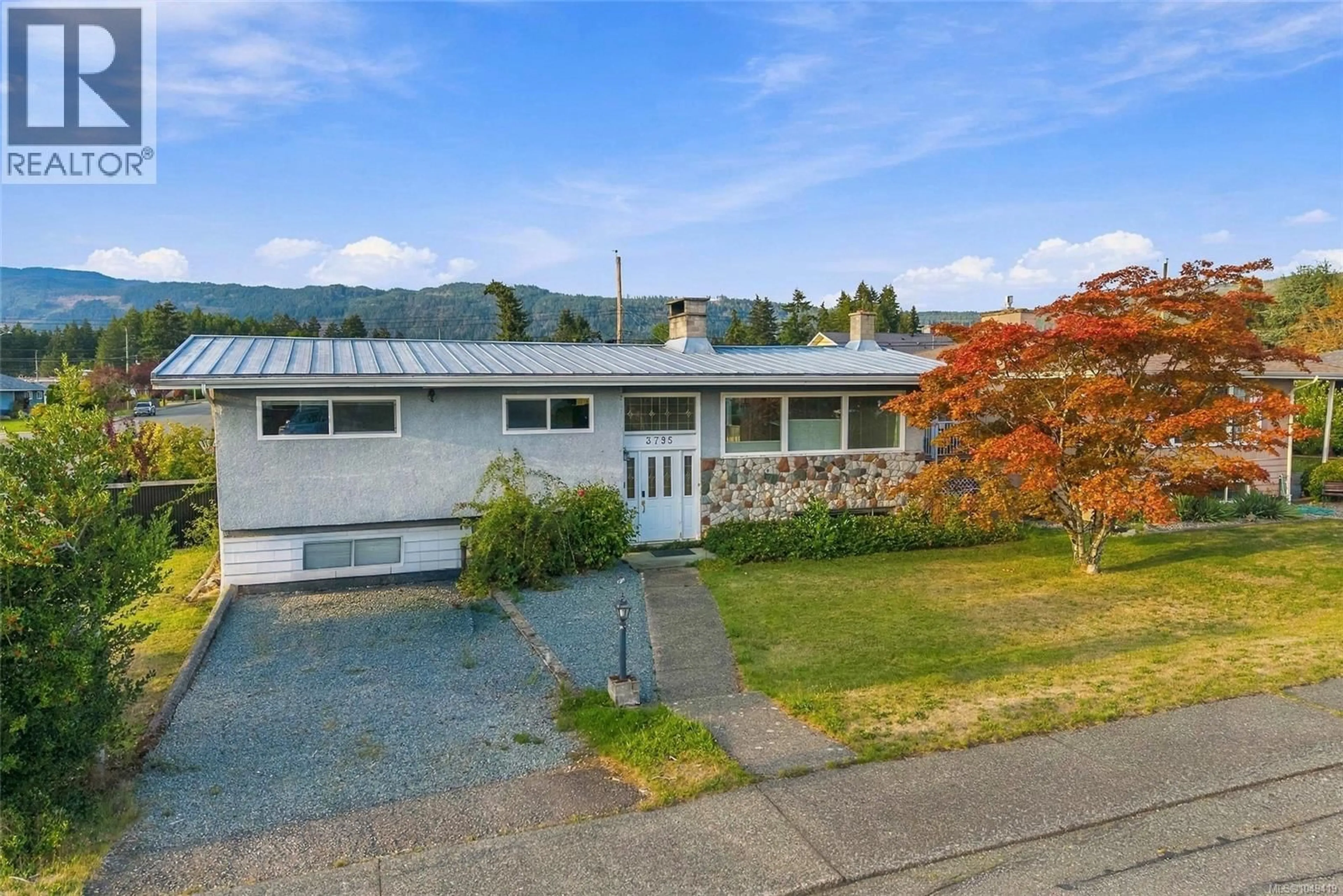 A pic from outside/outdoor area/front of a property/back of a property/a pic from drone, mountain view for 3795 MICHIGAN ROAD, Port Alberni British Columbia V9Y5Z9