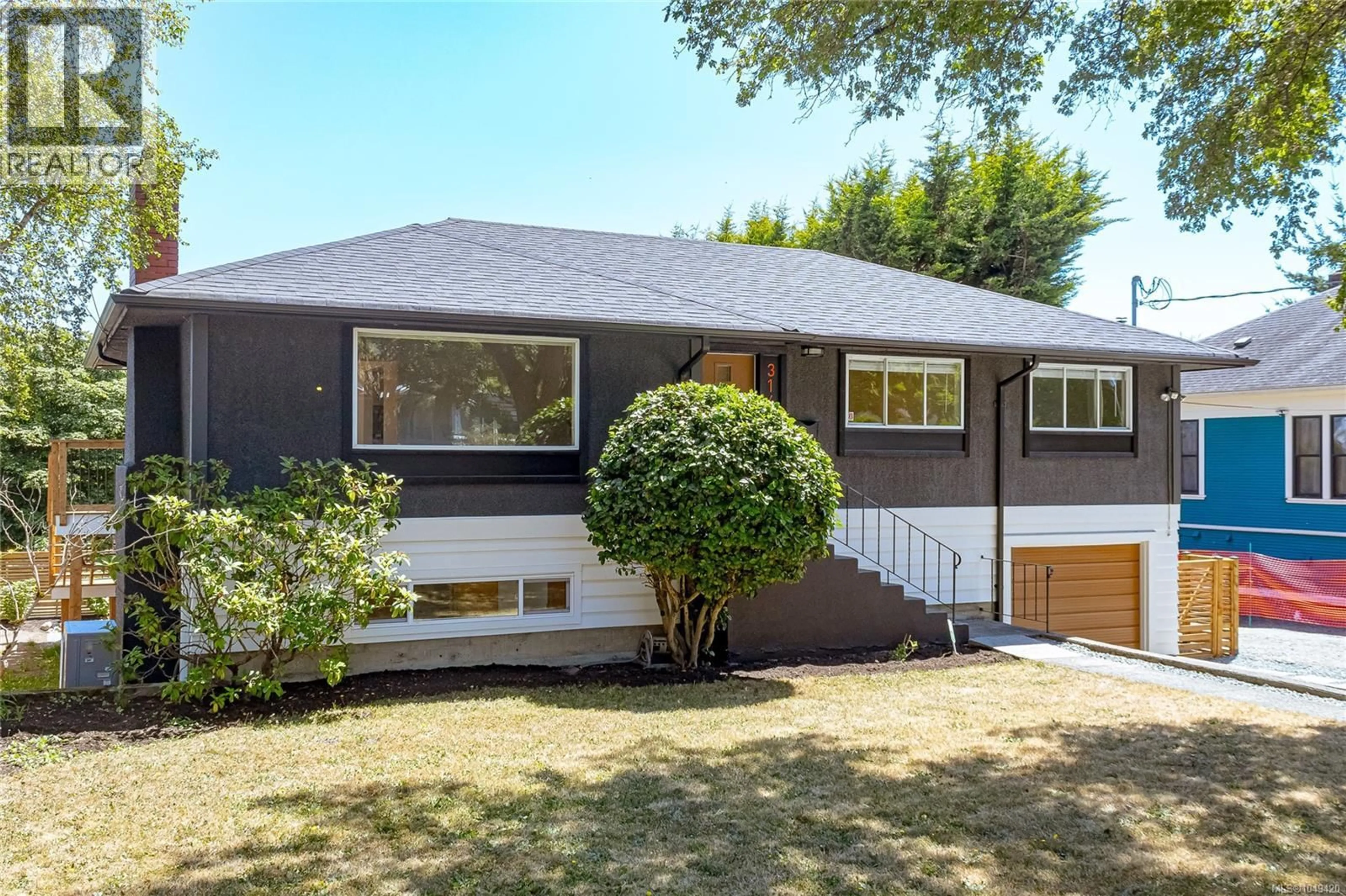 Home with vinyl exterior material, street for 3145 BALFOUR AVENUE, Victoria British Columbia V9A1R9