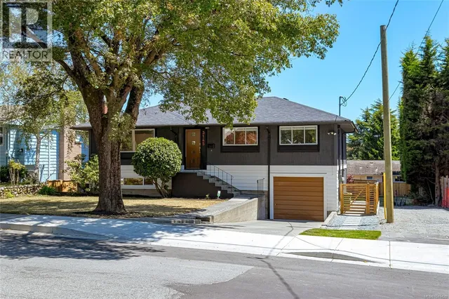 3145 BALFOUR AVENUE, Victoria 5