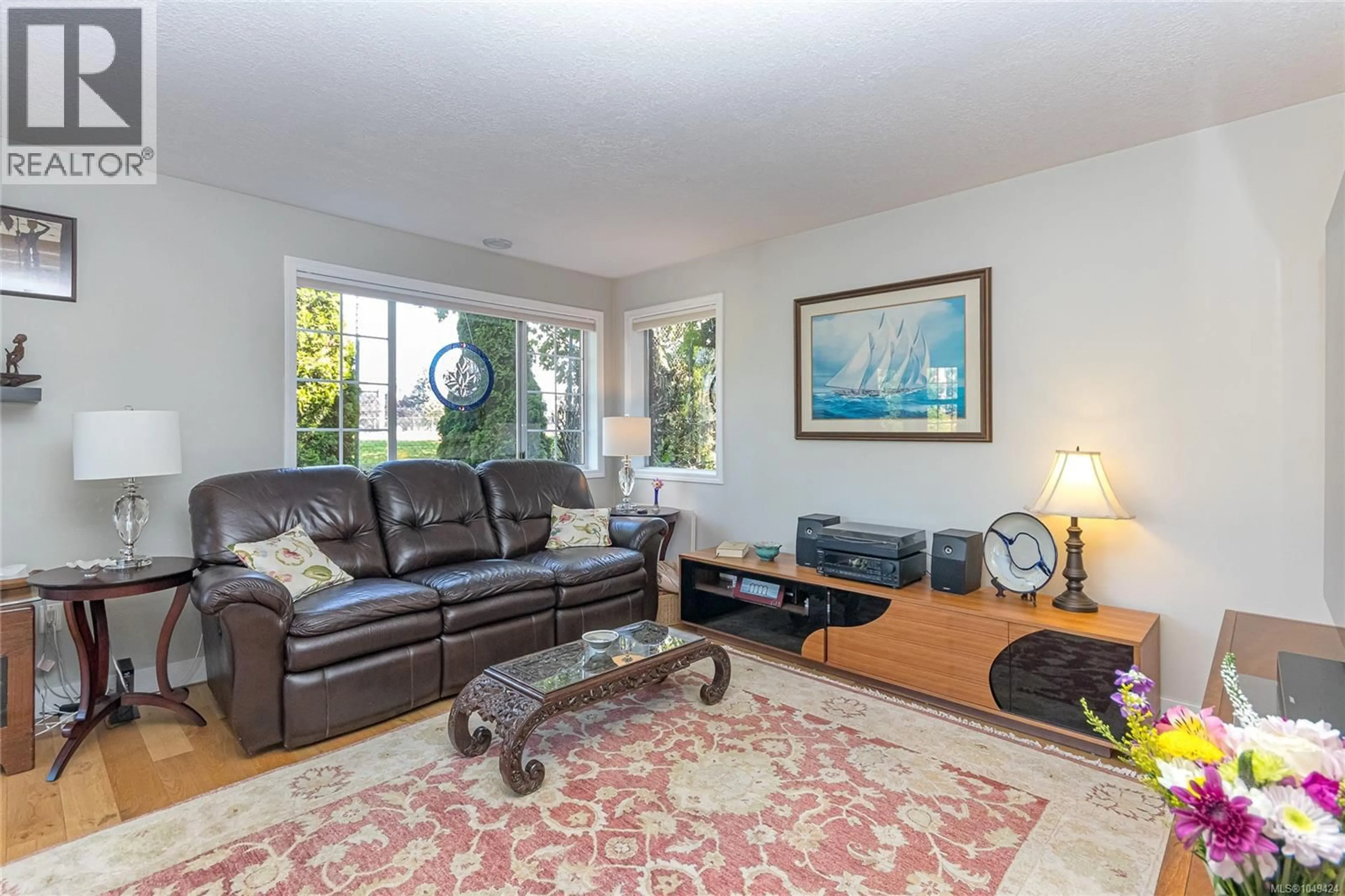 Living room with furniture, unknown for 101 - 1220 FORT STREET, Victoria British Columbia V8V3L2