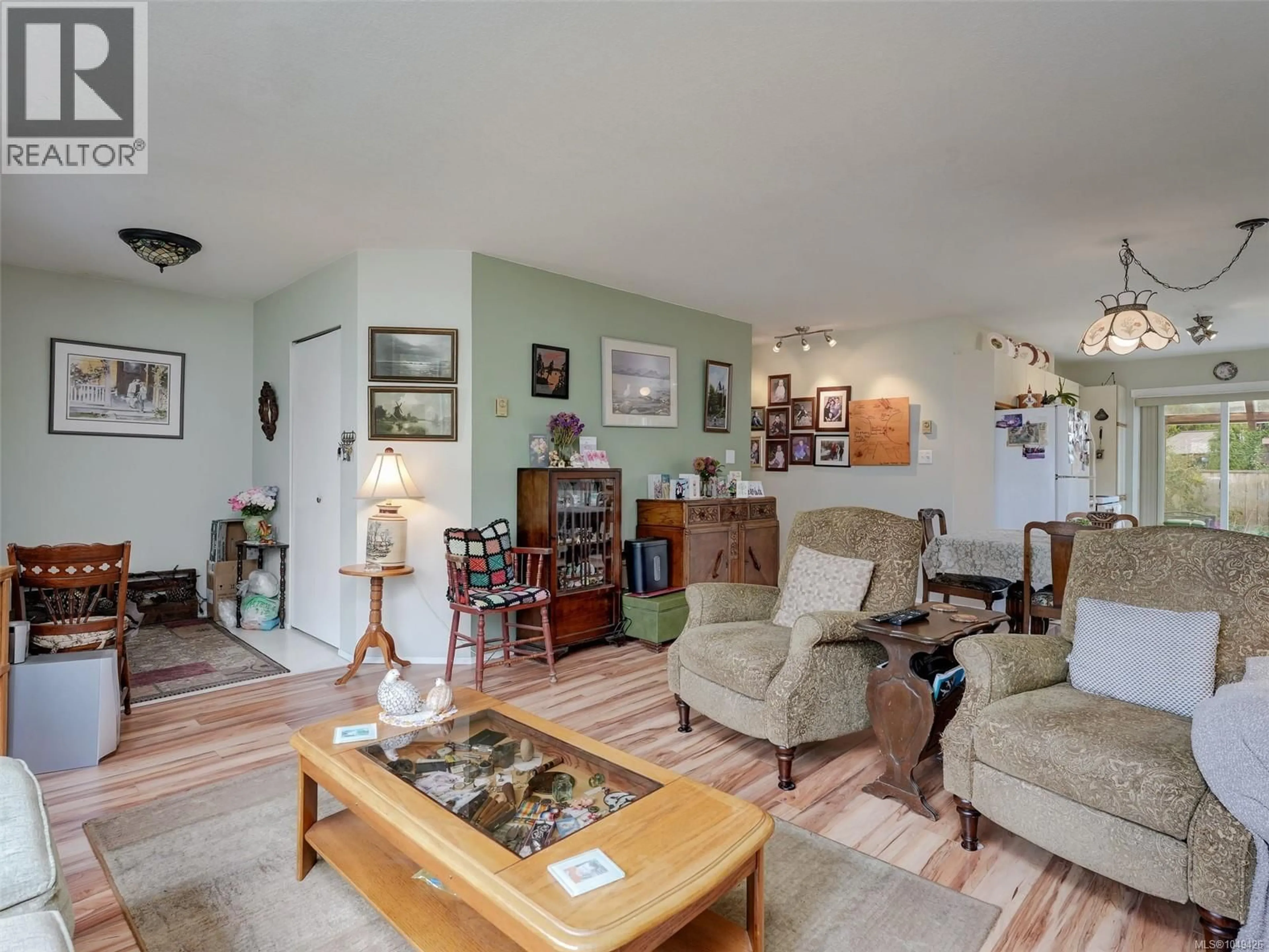 Living room with furniture, unknown for 2045 WINMEADOW PLACE, Sidney British Columbia V8L4S3