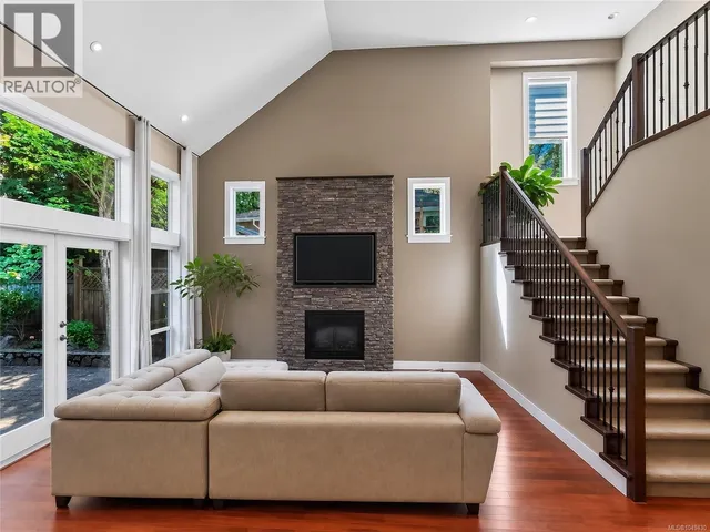 3975 RECHSTEINER ROAD, Saanich 3