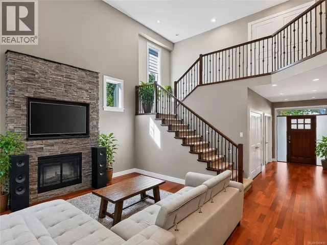 3975 RECHSTEINER ROAD, Saanich 4