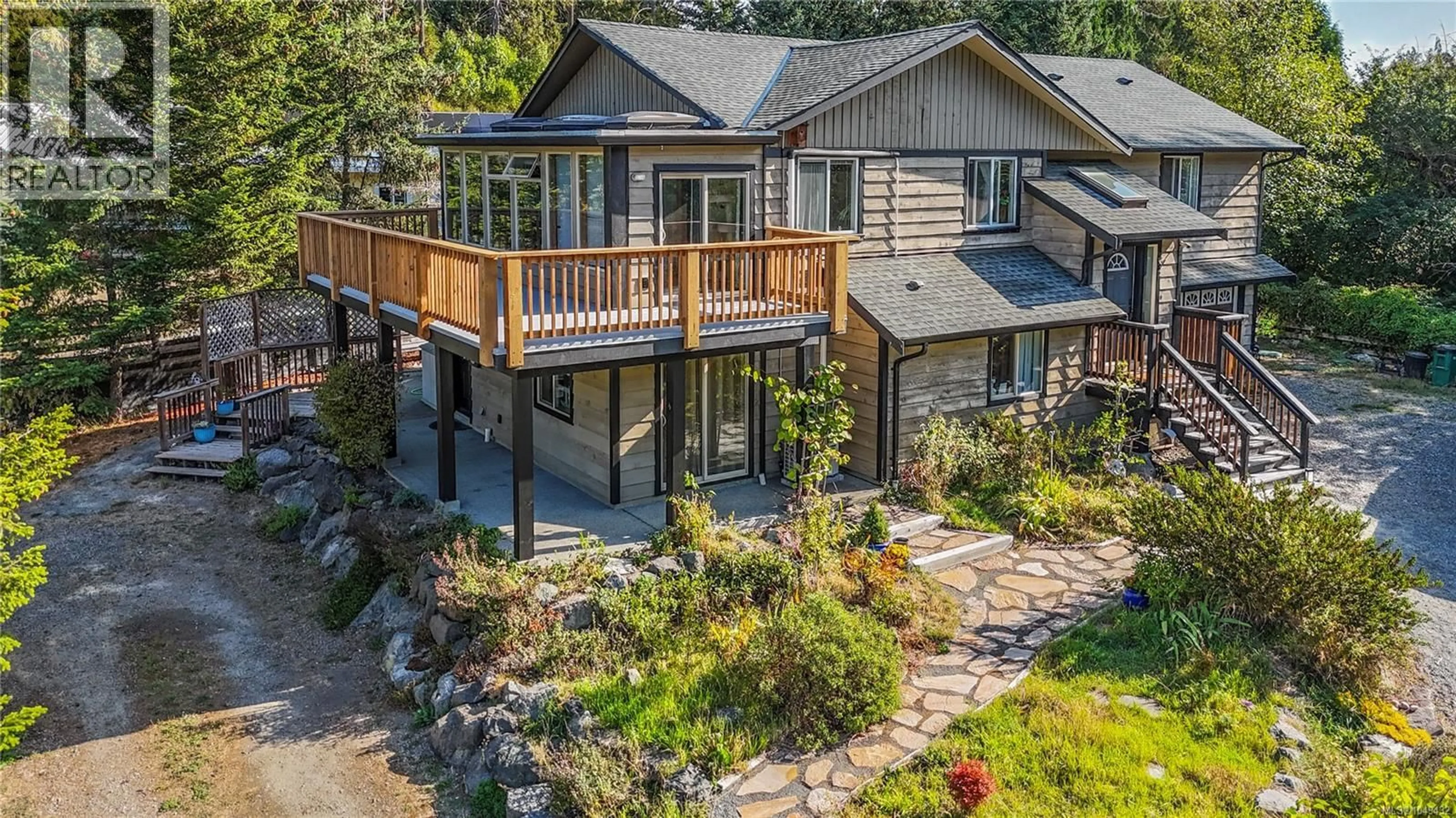 A pic from outside/outdoor area/front of a property/back of a property/a pic from drone, unknown for 877 HUTCHINSON ROAD, Cobble Hill British Columbia V0R1L0