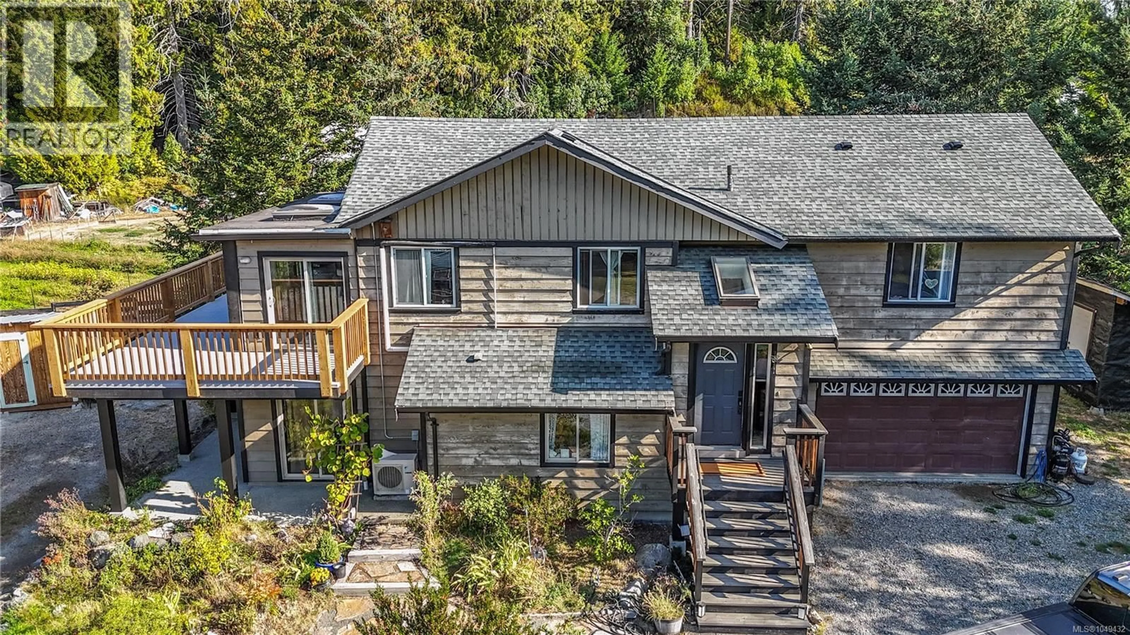A pic from outside/outdoor area/front of a property/back of a property/a pic from drone, street for 877 HUTCHINSON ROAD, Cobble Hill British Columbia V0R1L0