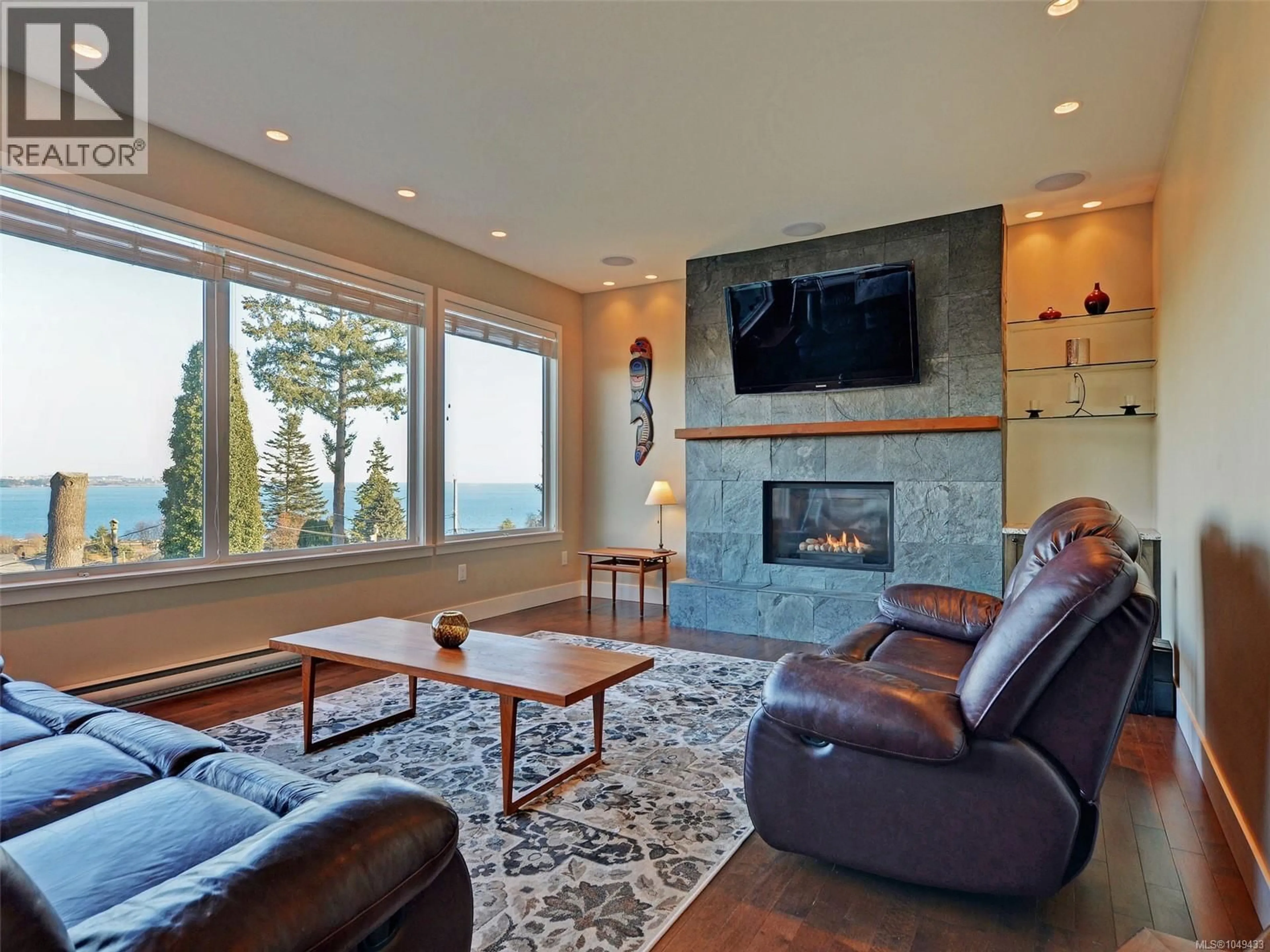 Living room with furniture, unknown for 280 MILBURN DRIVE, Colwood British Columbia V8W4A3