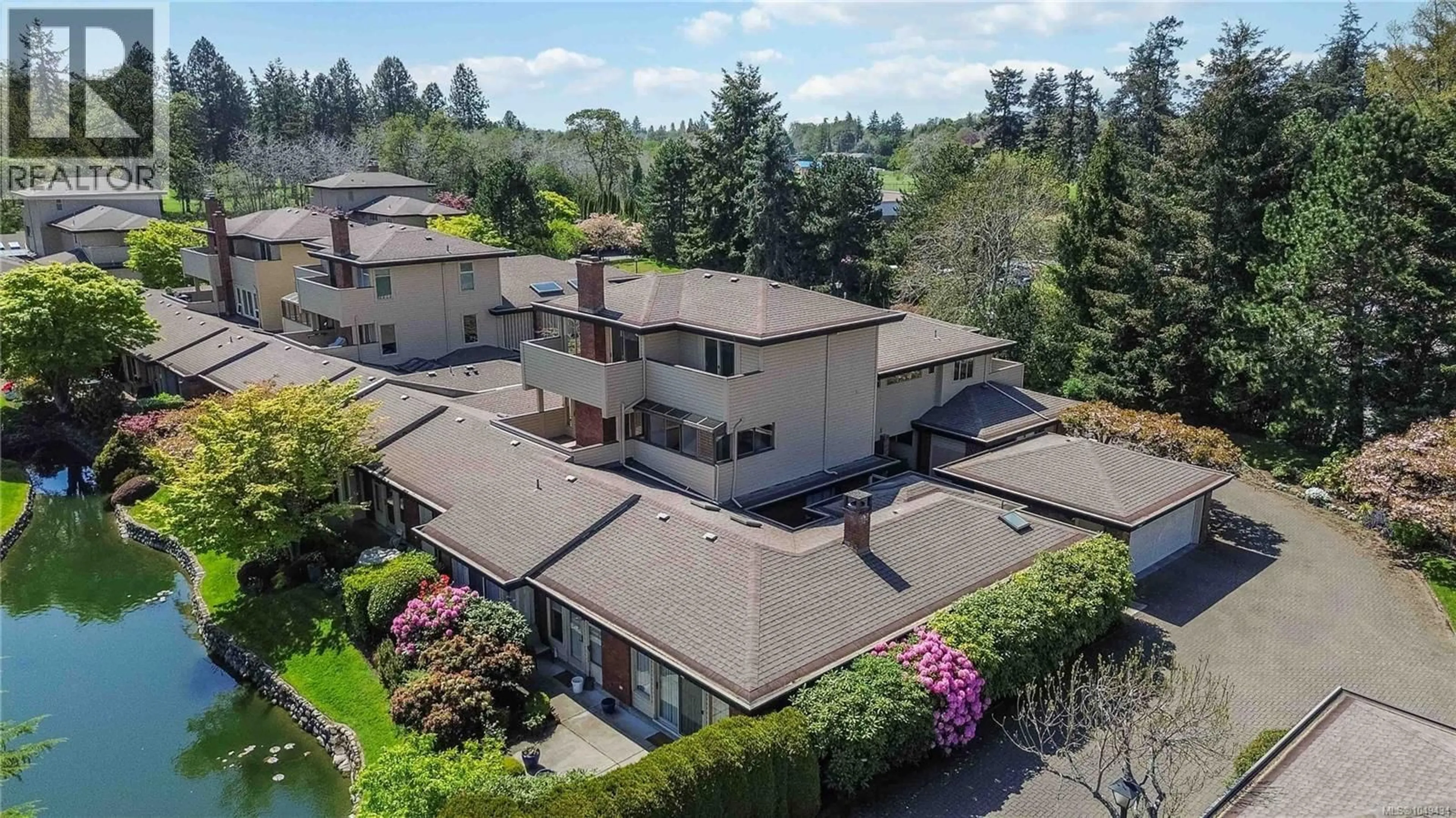 A pic from outside/outdoor area/front of a property/back of a property/a pic from drone, unknown for 157 - 2345 CEDAR HILL CROSS ROAD, Oak Bay British Columbia V8P5M8