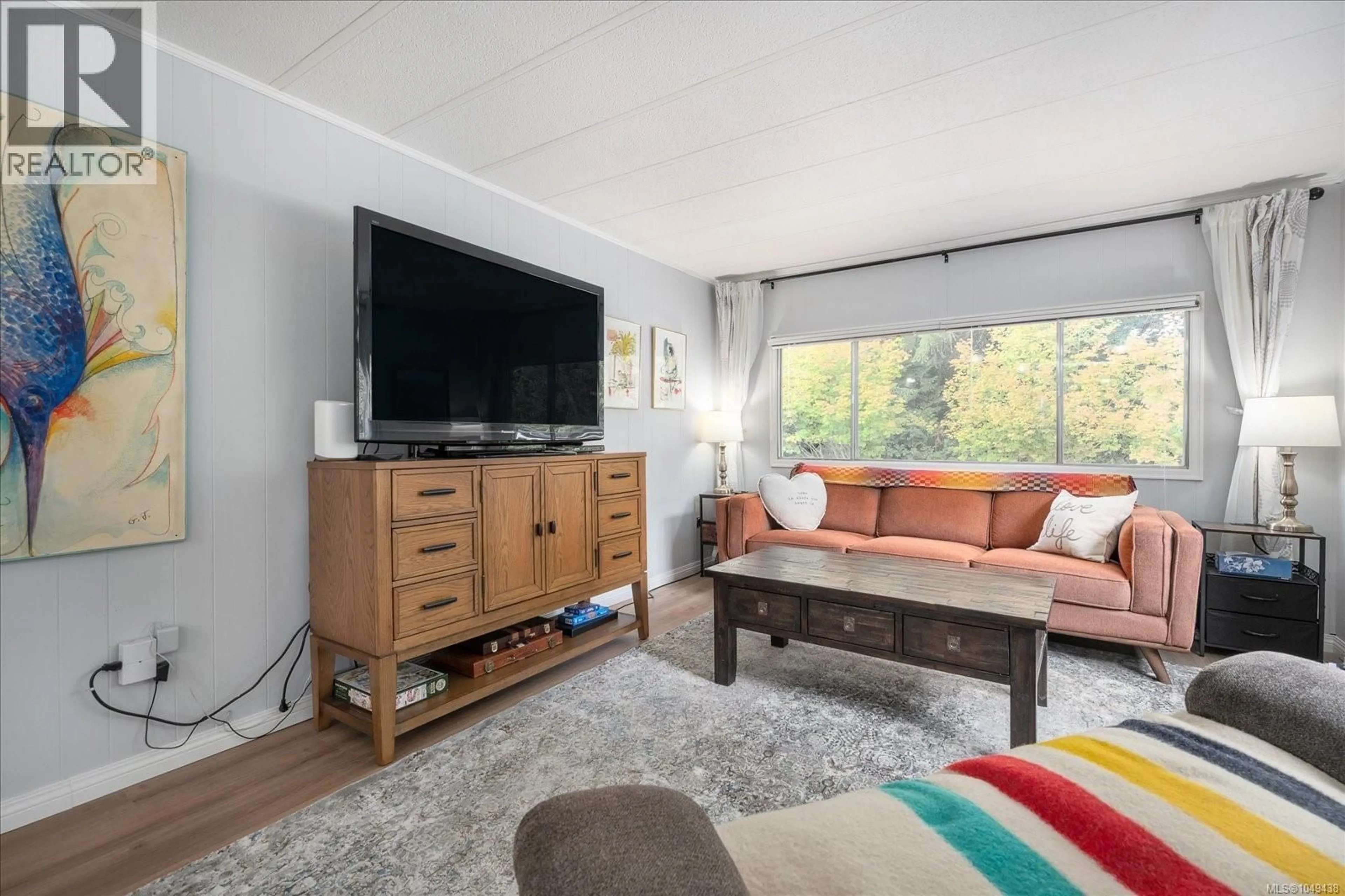 Living room with furniture, wood/laminate floor for 55 - 5854 TURNER ROAD, Nanaimo British Columbia V9T2N6