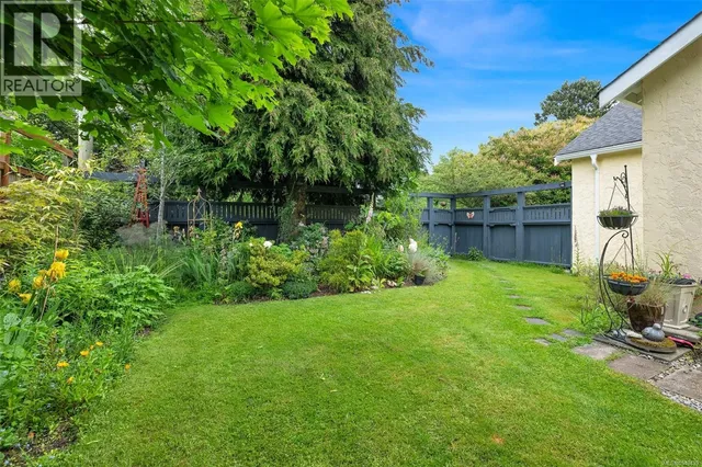 868 HAMPSHIRE ROAD, Oak Bay 2