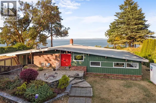 4598 TORQUAY DRIVE, Saanich 2