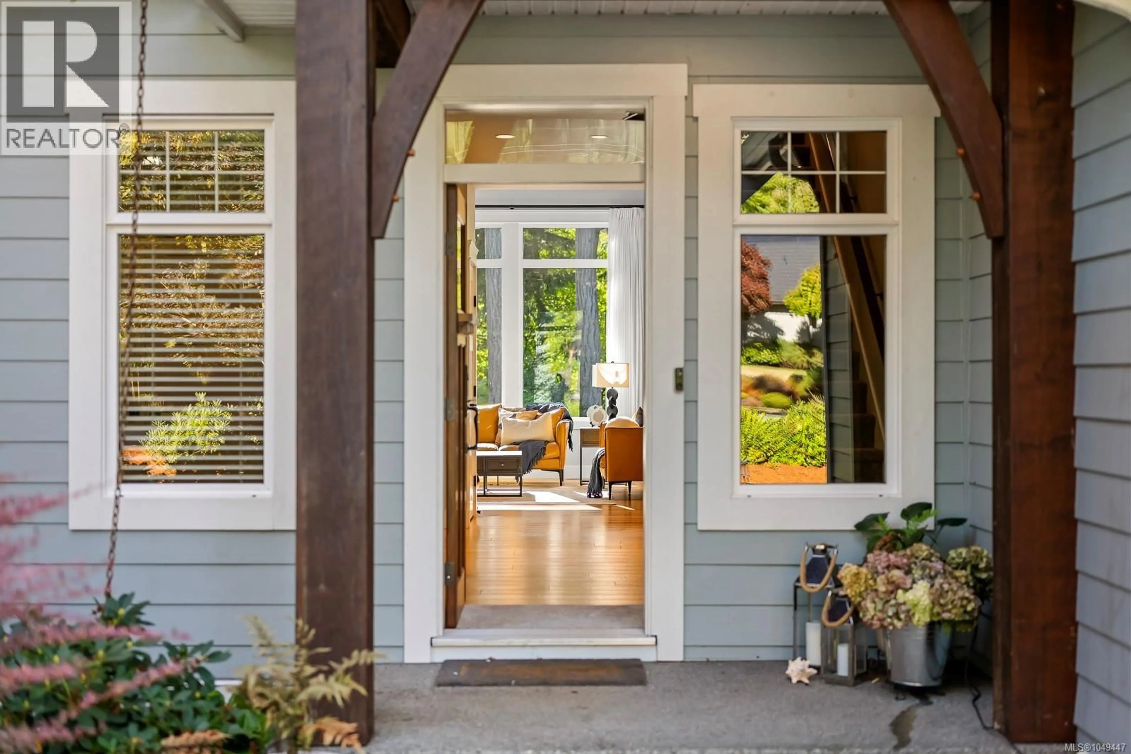Indoor entryway for 2377/2379 BARBARA ROAD, Courtenay British Columbia V9J1L9