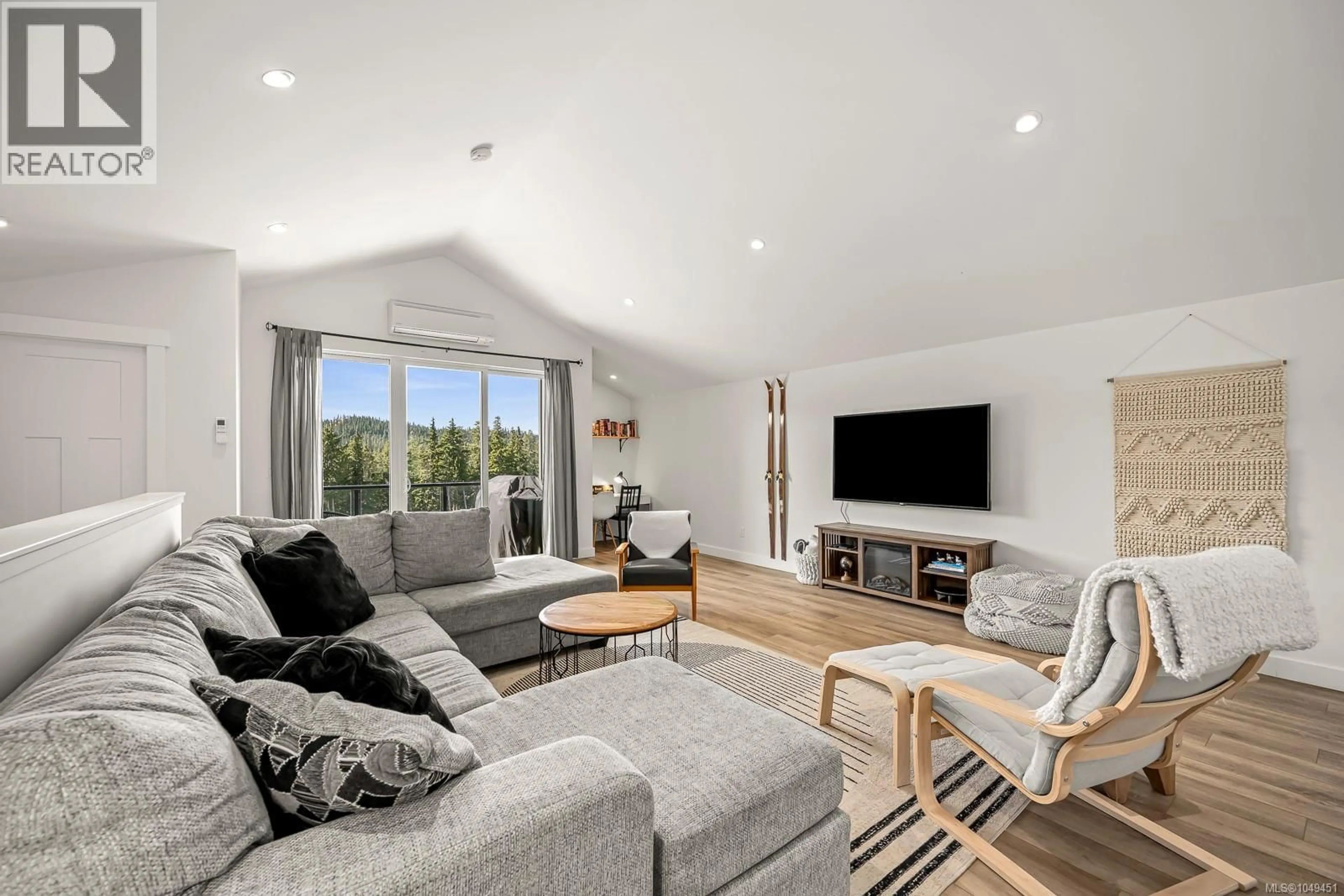 Living room with furniture, unknown for 425 ARROWSMITH RIDGE, Courtenay British Columbia V9J1L0