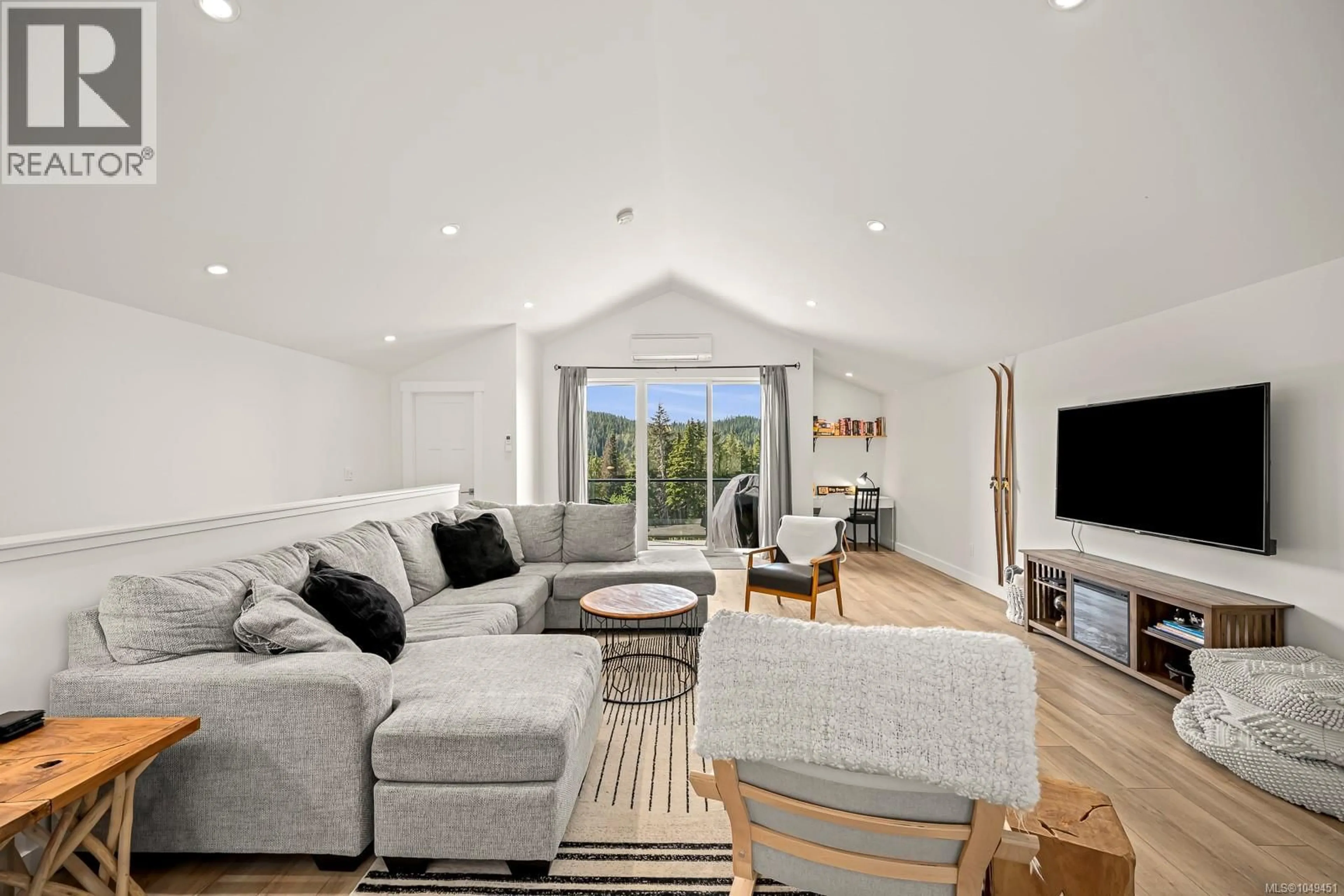 Living room with furniture, unknown for 425 ARROWSMITH RIDGE, Courtenay British Columbia V9J1L0