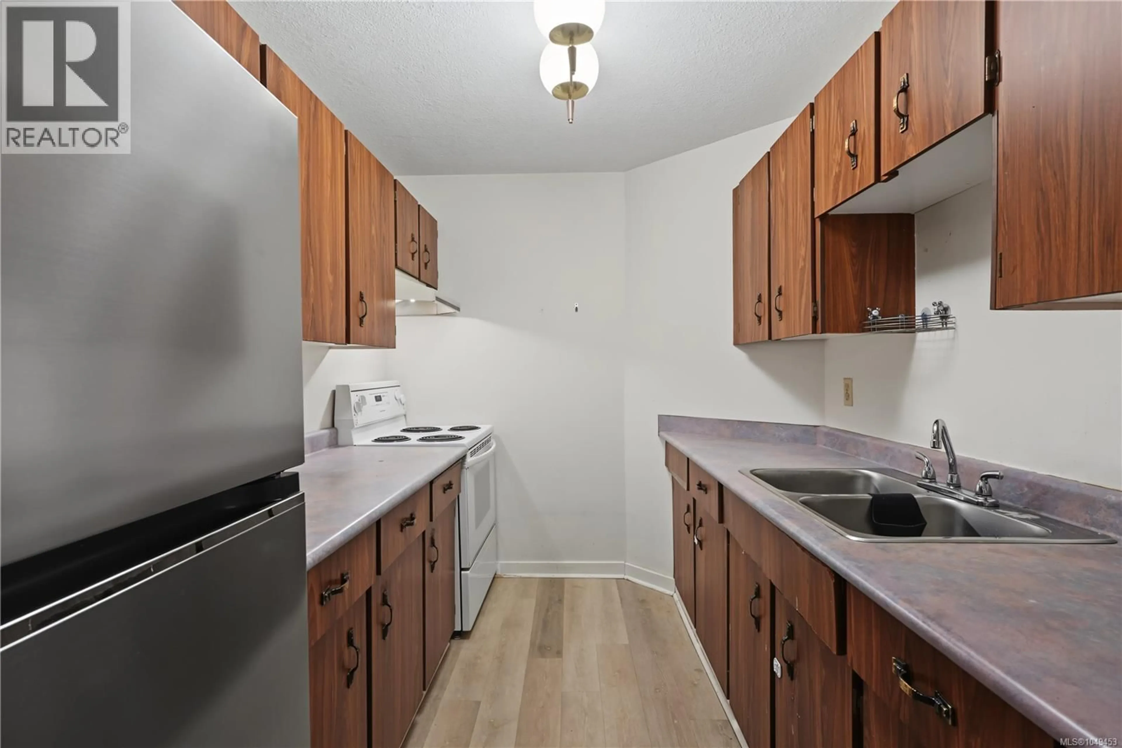 Standard kitchen, unknown for 302 - 755 HILLSIDE AVENUE, Victoria British Columbia V8T5B3