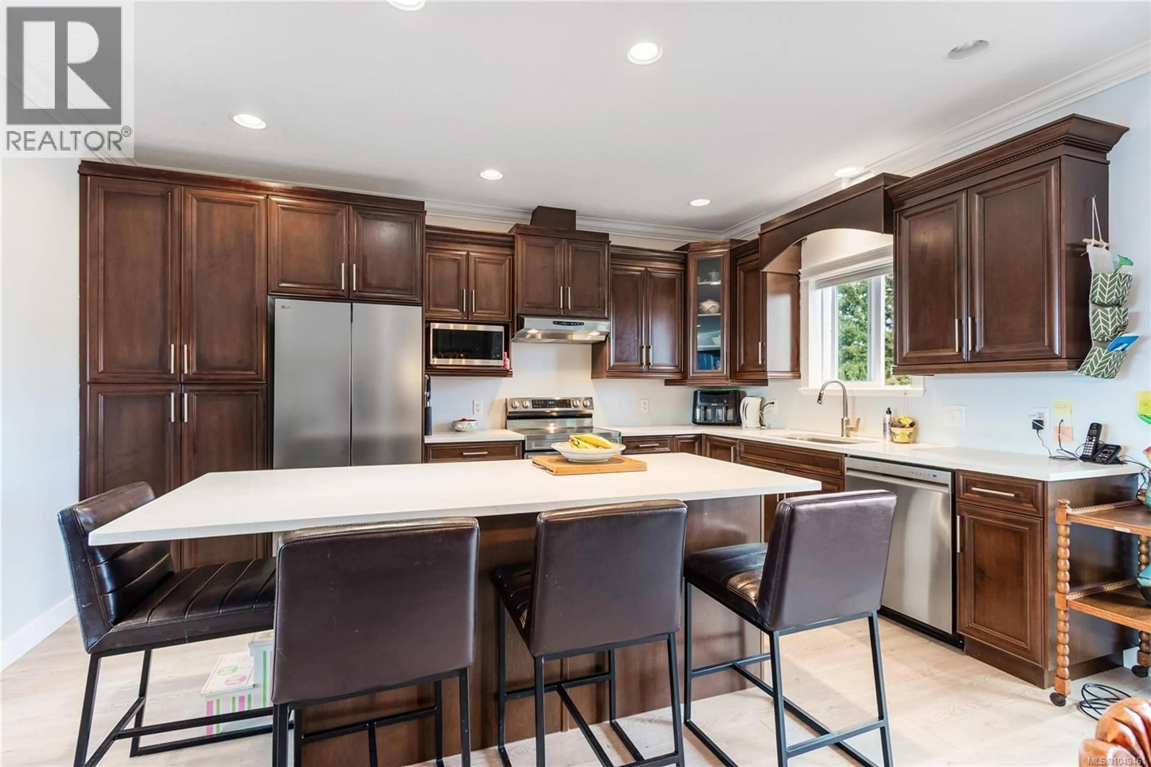 Open concept kitchen, ceramic/tile floor for 2152 LARK CRESCENT, Nanaimo British Columbia V9S5J8