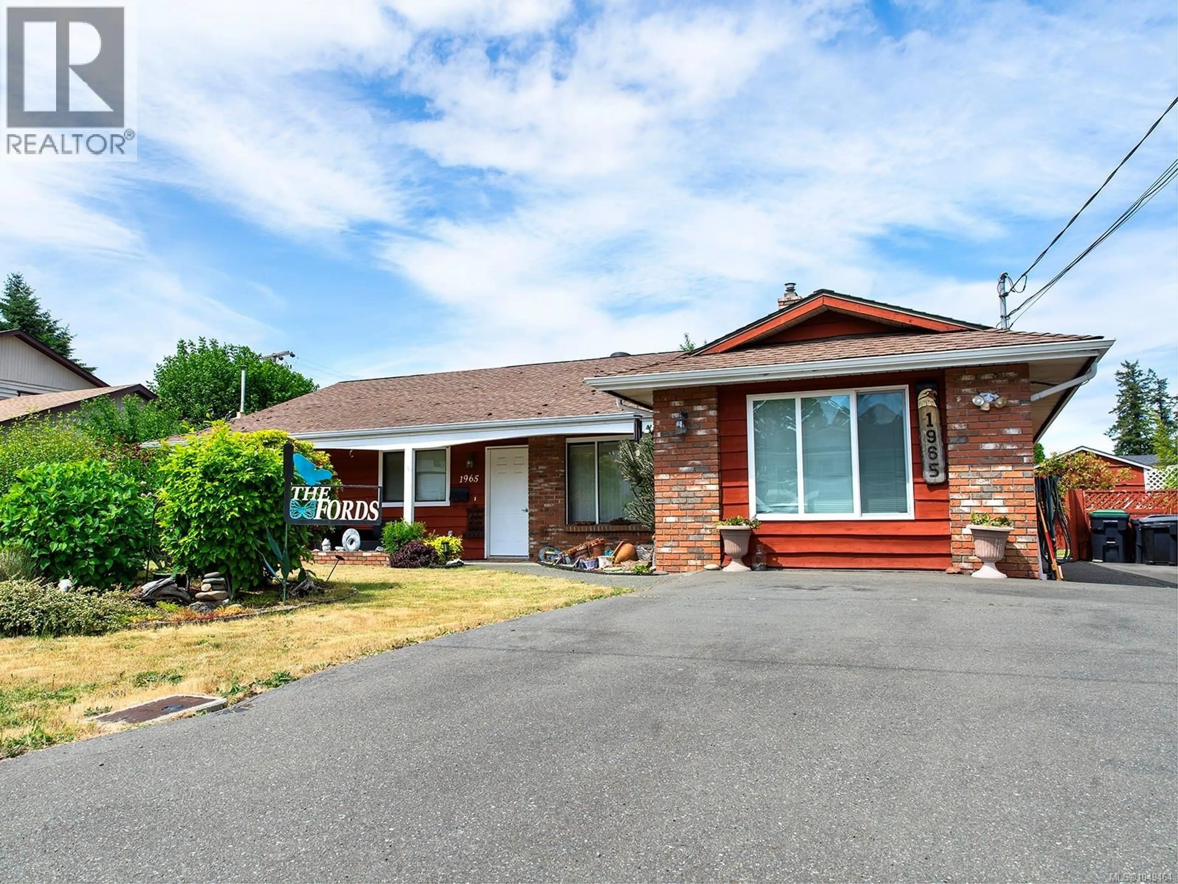 A pic from outside/outdoor area/front of a property/back of a property/a pic from drone, street for 1965 COUGAR CRESCENT, Comox British Columbia V9M2K4
