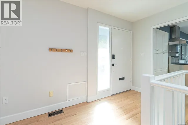 2660 MACDONALD DRIVE EAST, Saanich 5