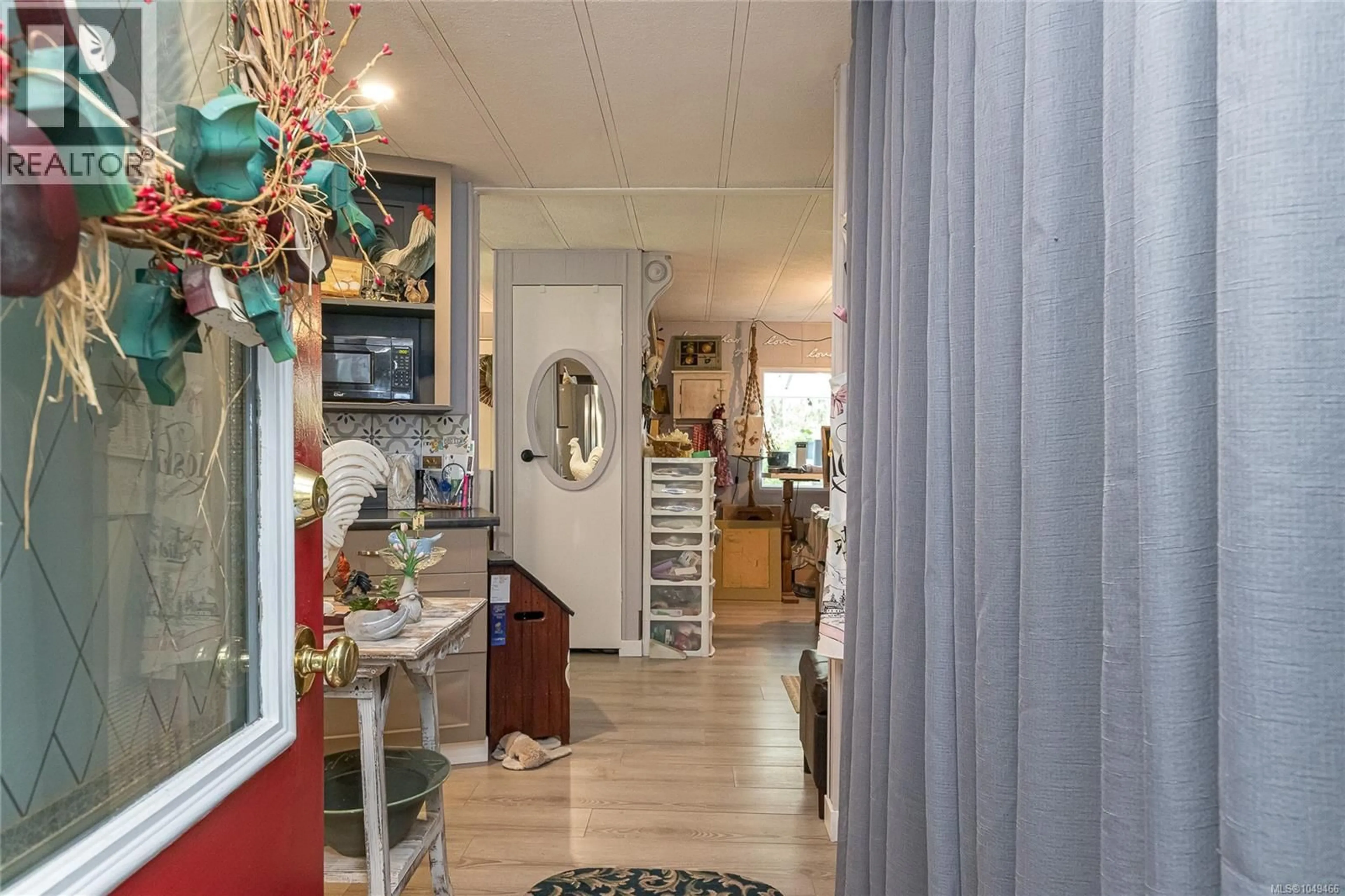 Indoor entryway for 47 - 5838 BLYTHWOOD ROAD, Sooke British Columbia V9Z0G2