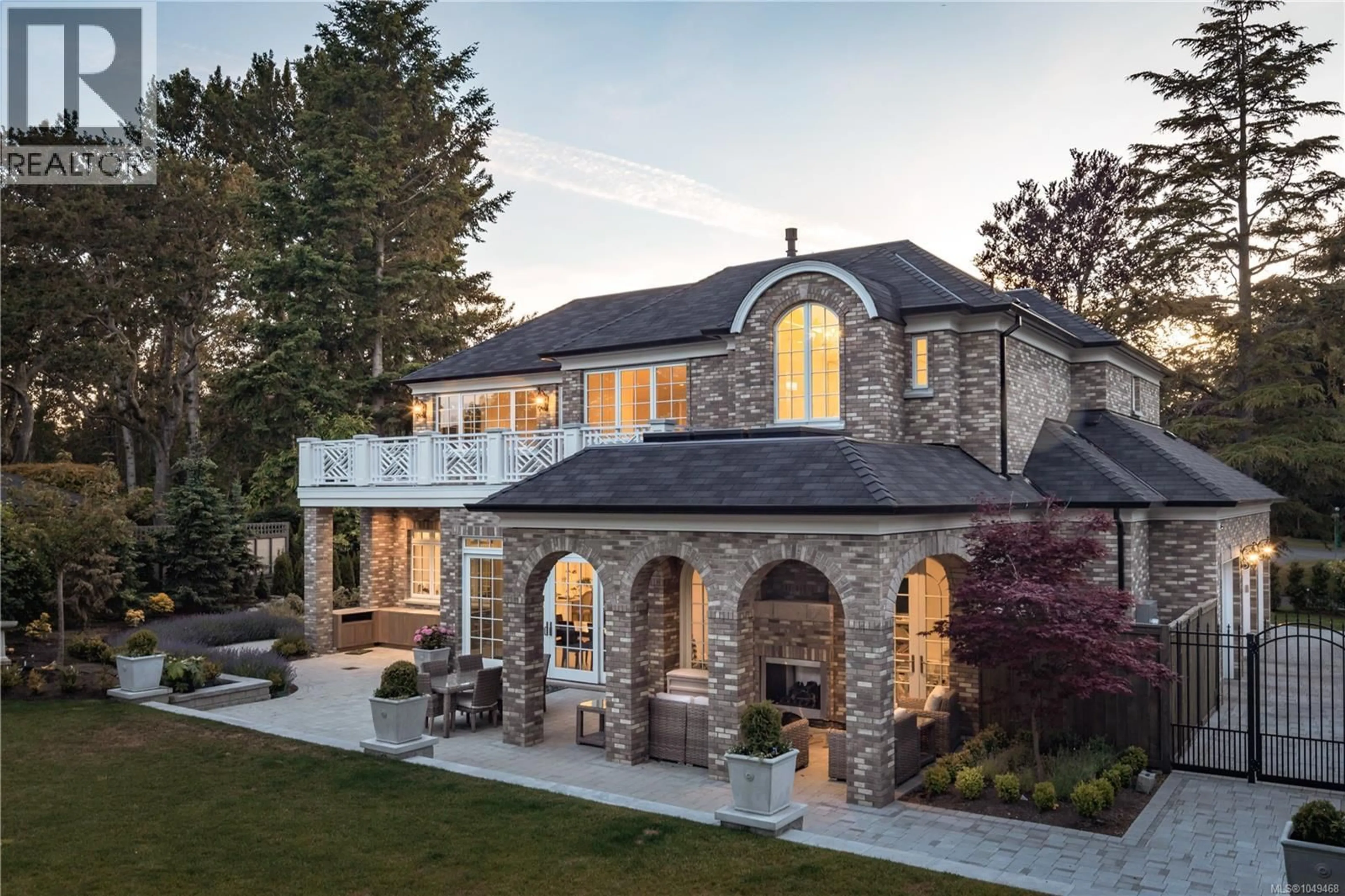 Home with brick exterior material, mountain view for 3085 SOUTHDOWNE ROAD, Oak Bay British Columbia V8R6H3
