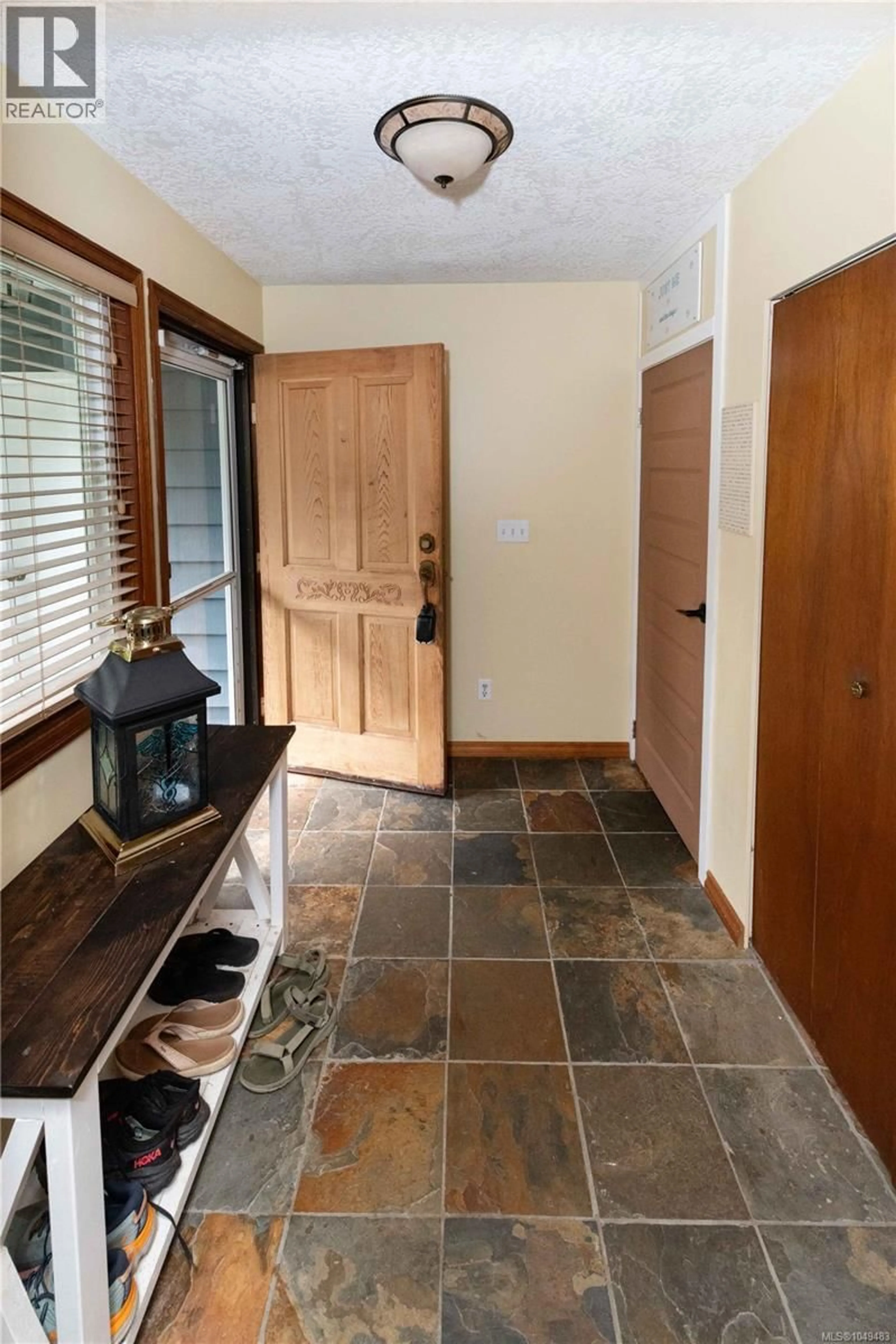 Indoor entryway for 539 DOWNHOME DRIVE, Langford British Columbia V9B5K3