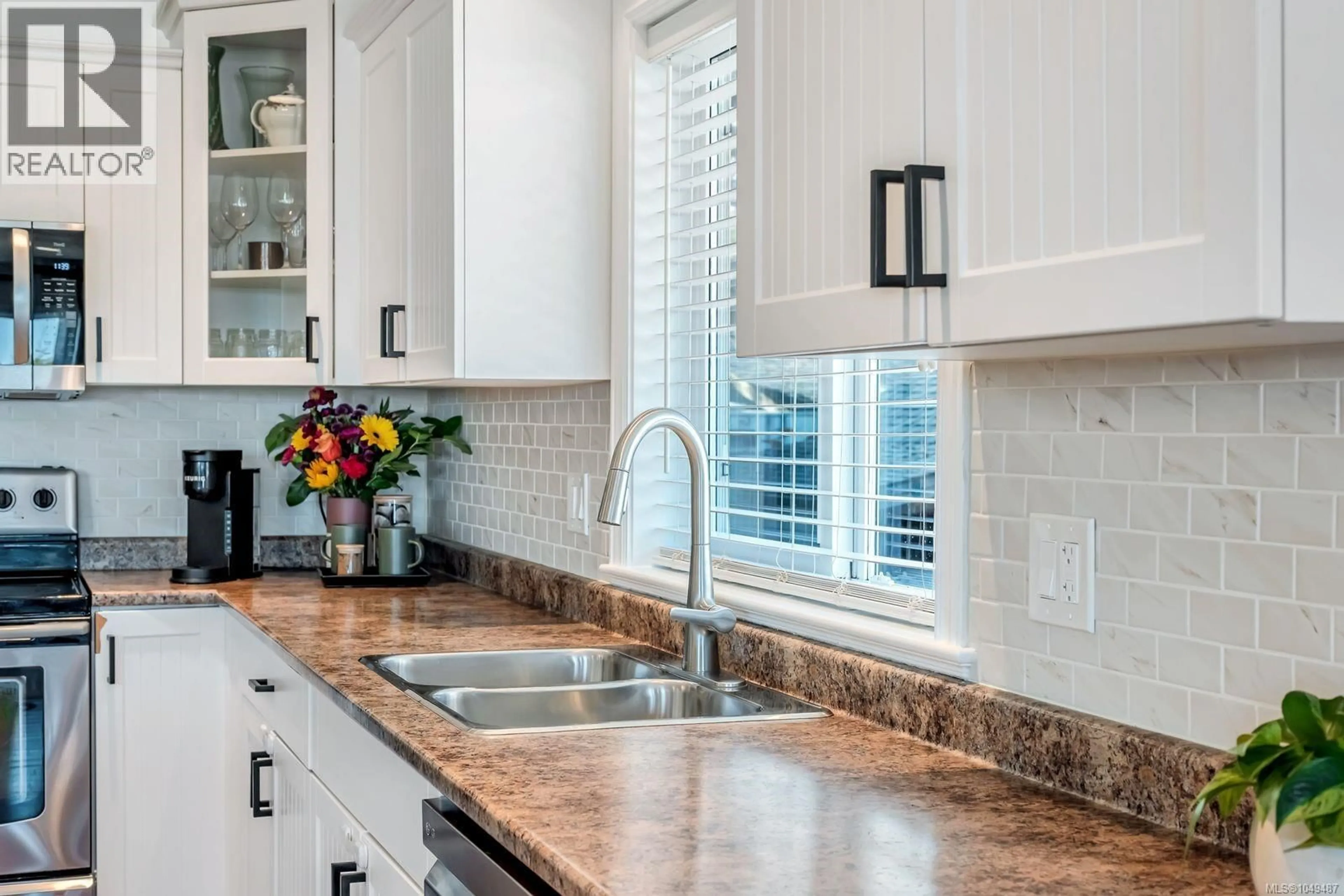 Contemporary kitchen, ceramic/tile floor for 2311 ROCKWOOD PLACE, Nanaimo British Columbia V9R7B3