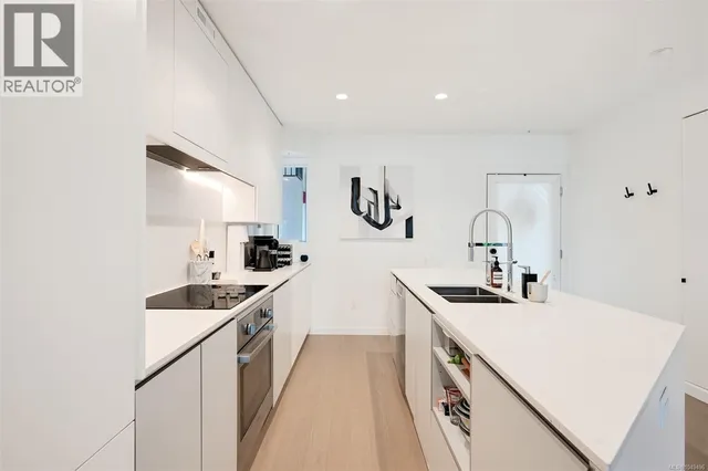 204 - 430 PARRY STREET, Victoria 3