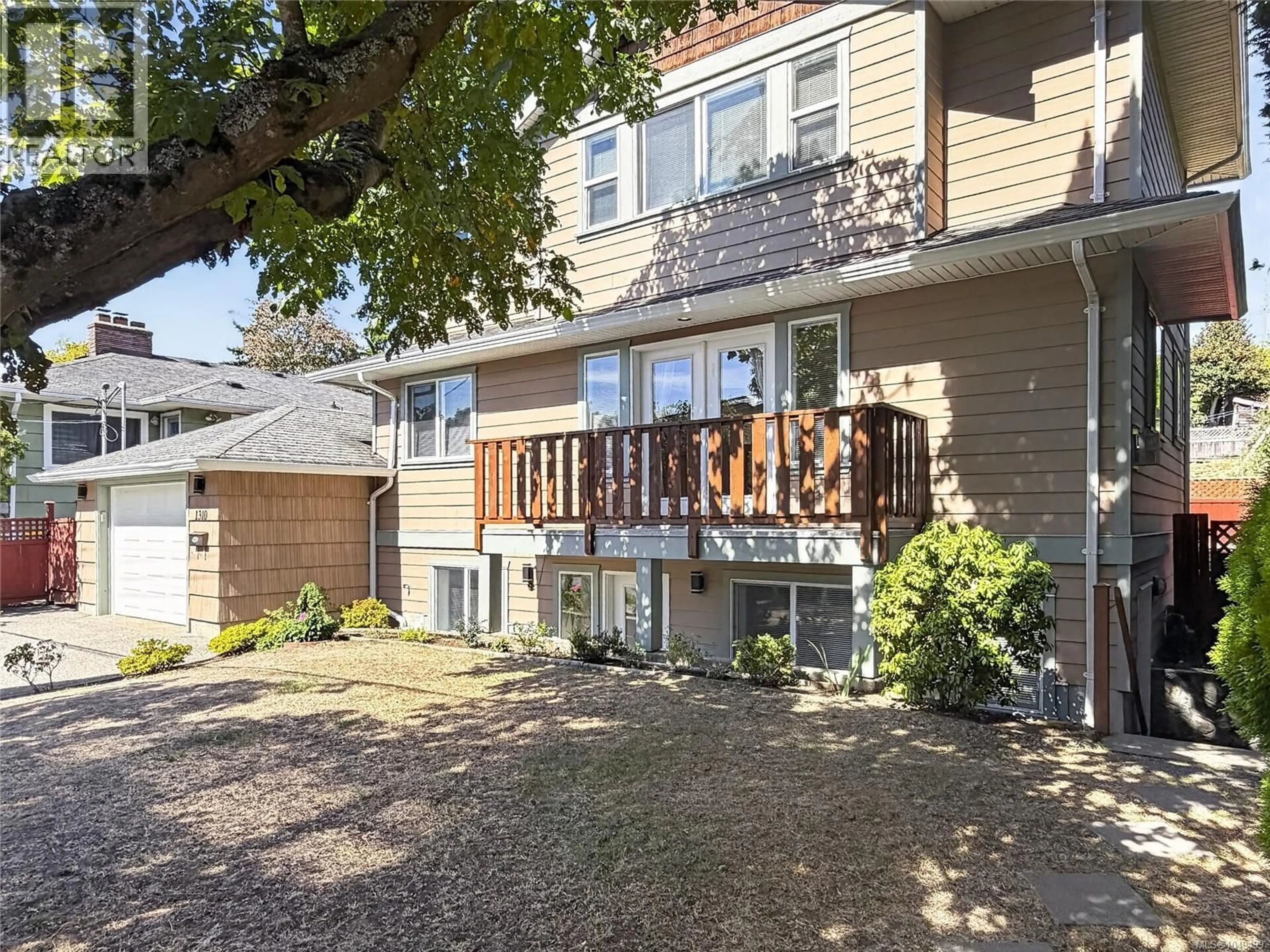 A pic from outside/outdoor area/front of a property/back of a property/a pic from drone, street for 1310 BASIL AVENUE, Victoria British Columbia V8T3N2