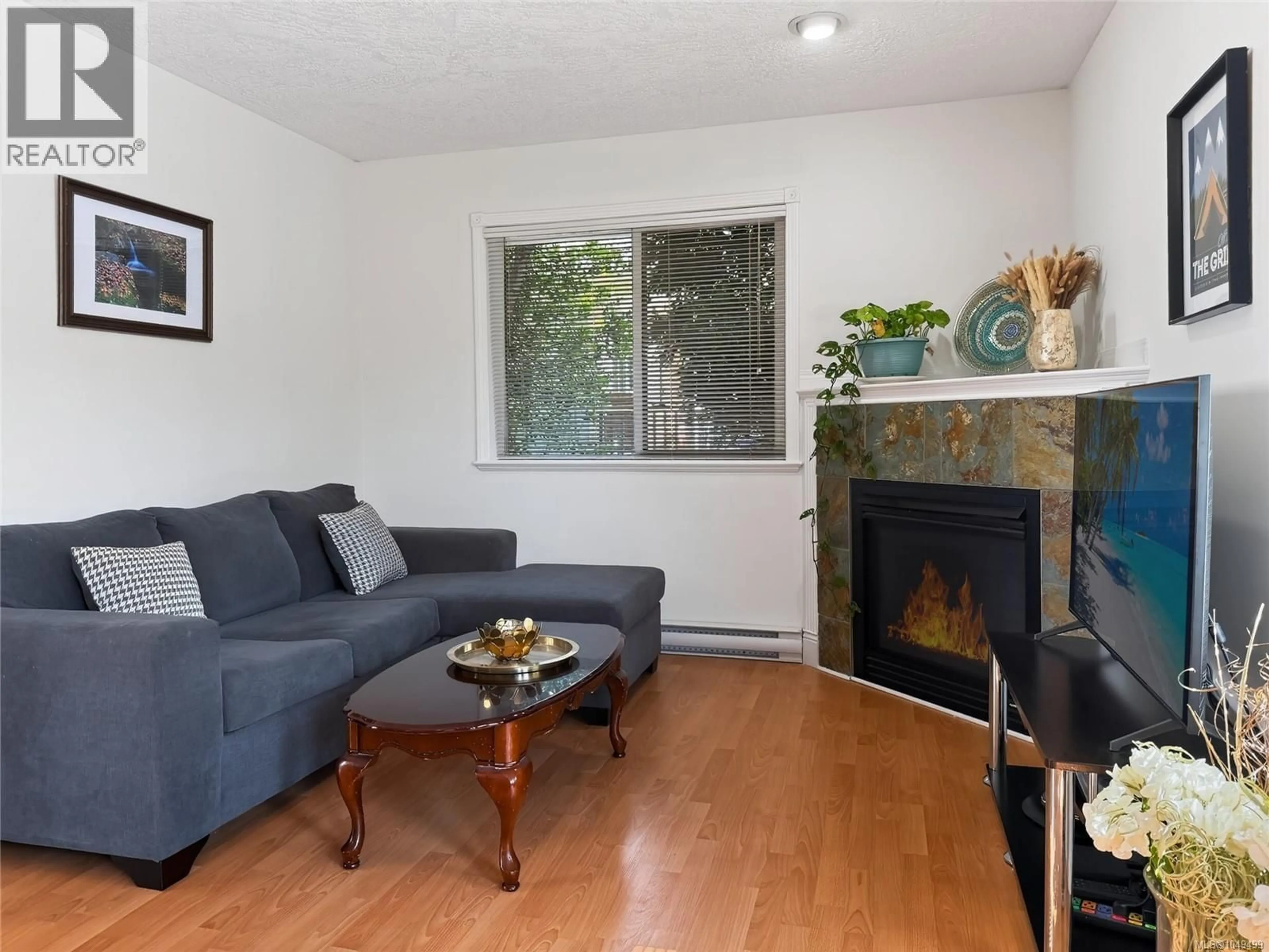 Living room with furniture, wood/laminate floor for 1310 BASIL AVENUE, Victoria British Columbia V8T3N2