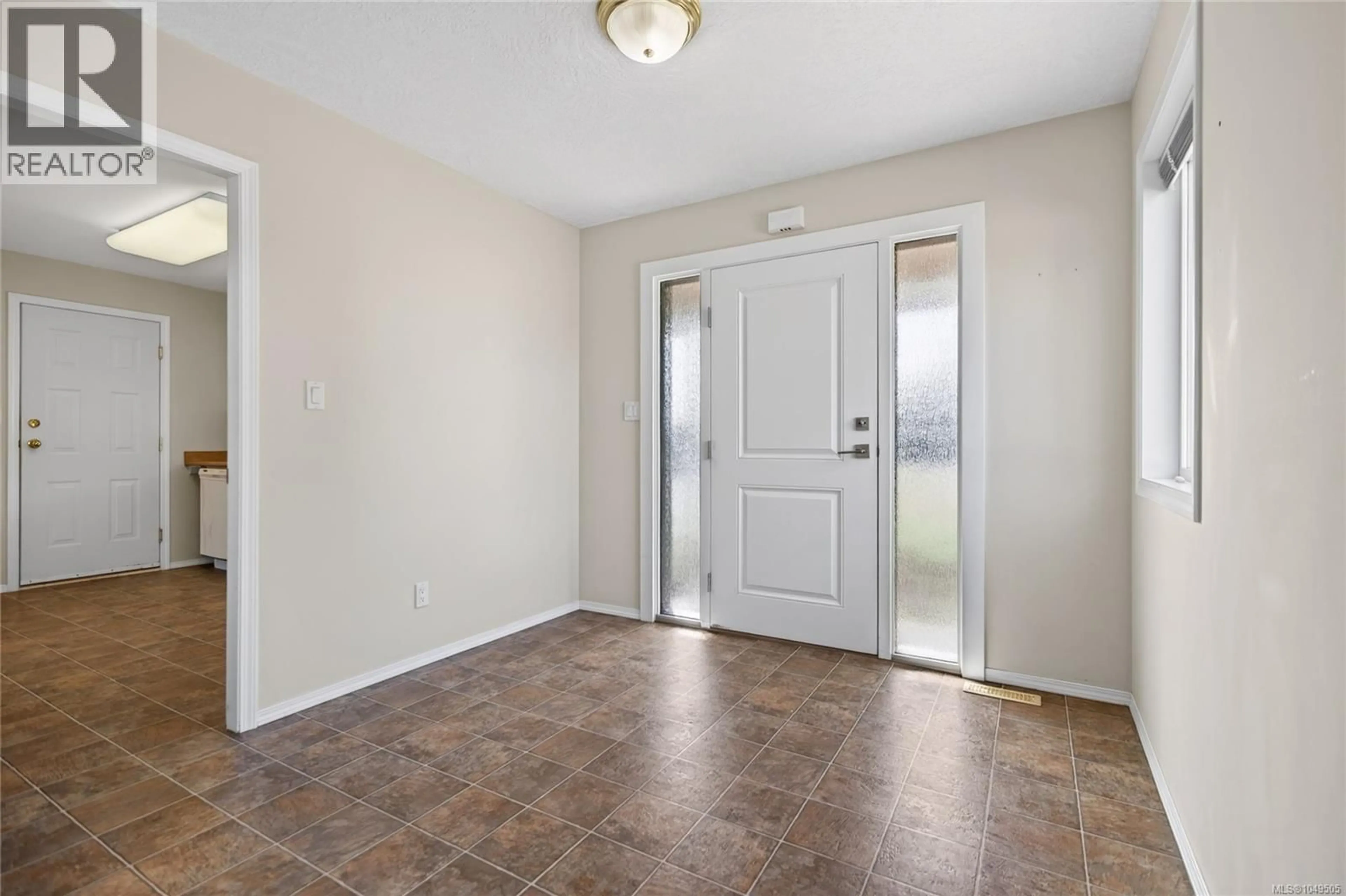 Indoor entryway for 1268 MILLER ROAD, Comox British Columbia V9M4C3