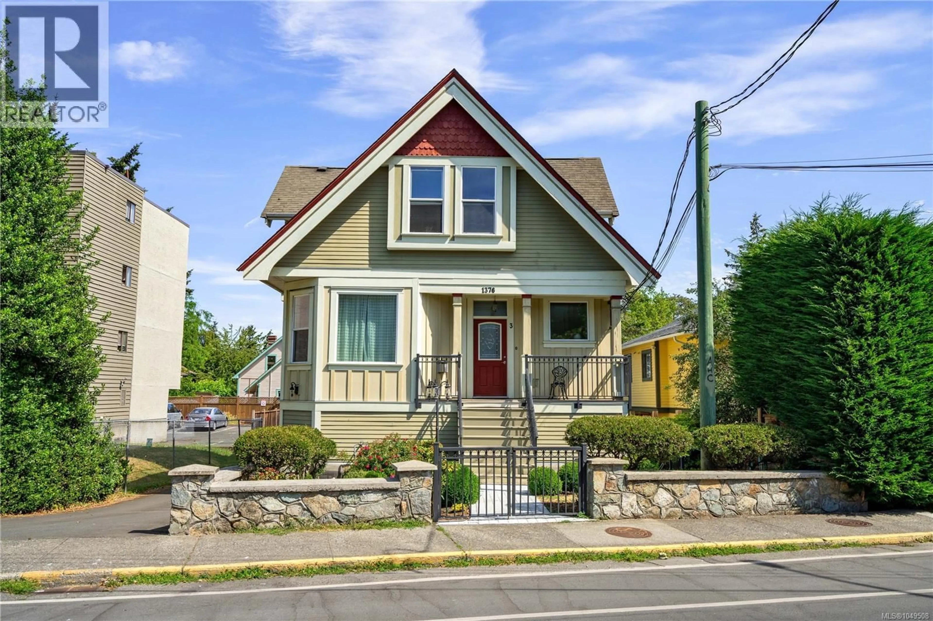 Home with vinyl exterior material, street for 3 - 1376 PANDORA AVENUE, Victoria British Columbia V8R1A3