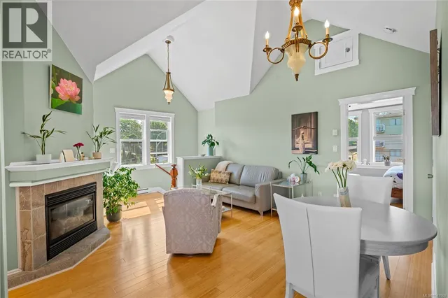 3 - 1376 PANDORA AVENUE, Victoria 4