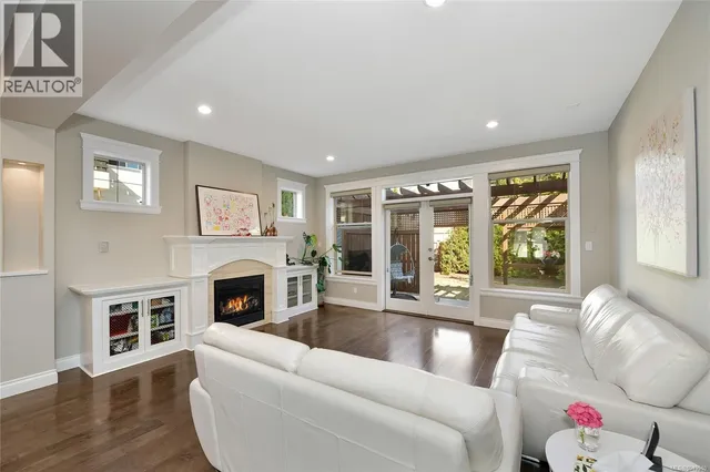 1059 CLARE STREET, Victoria 4