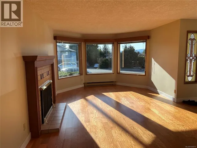 4225 QUADRA STREET, Saanich 3