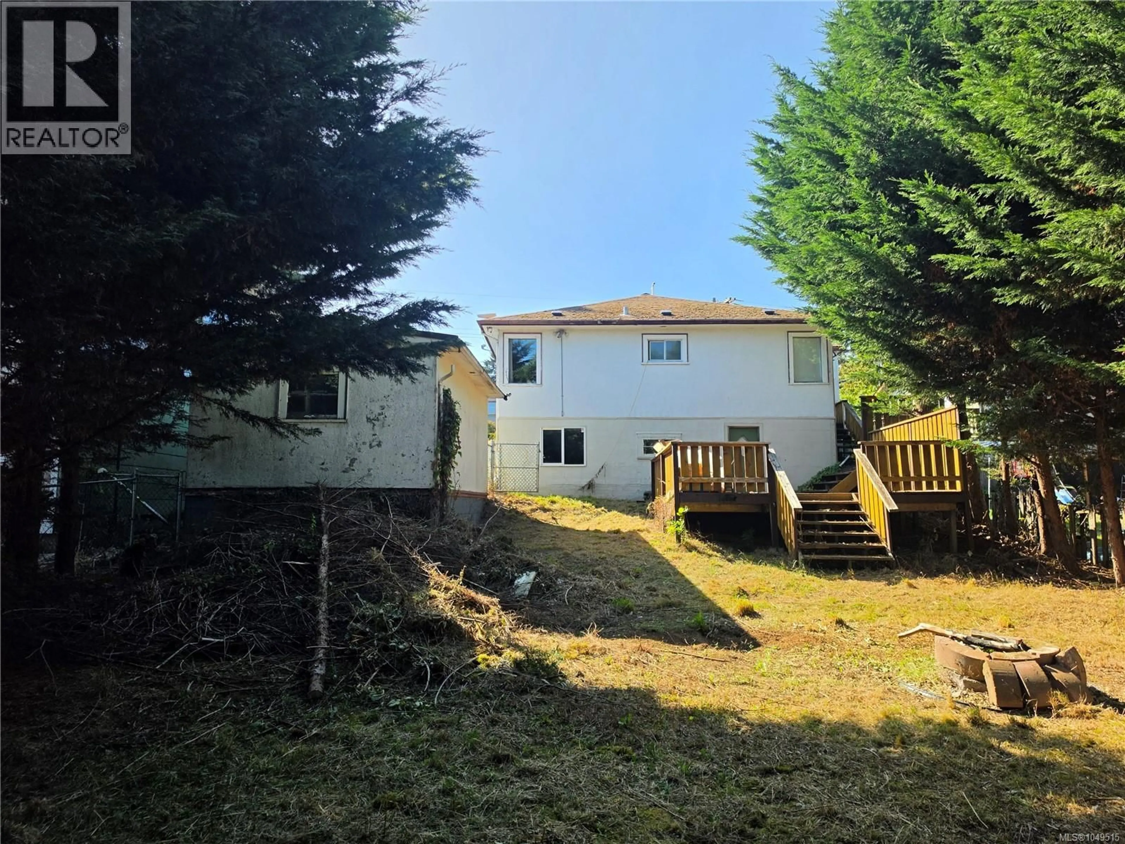 A pic from outside/outdoor area/front of a property/back of a property/a pic from drone, unknown for 315 VIEW STREET, Nanaimo British Columbia V9R4N8