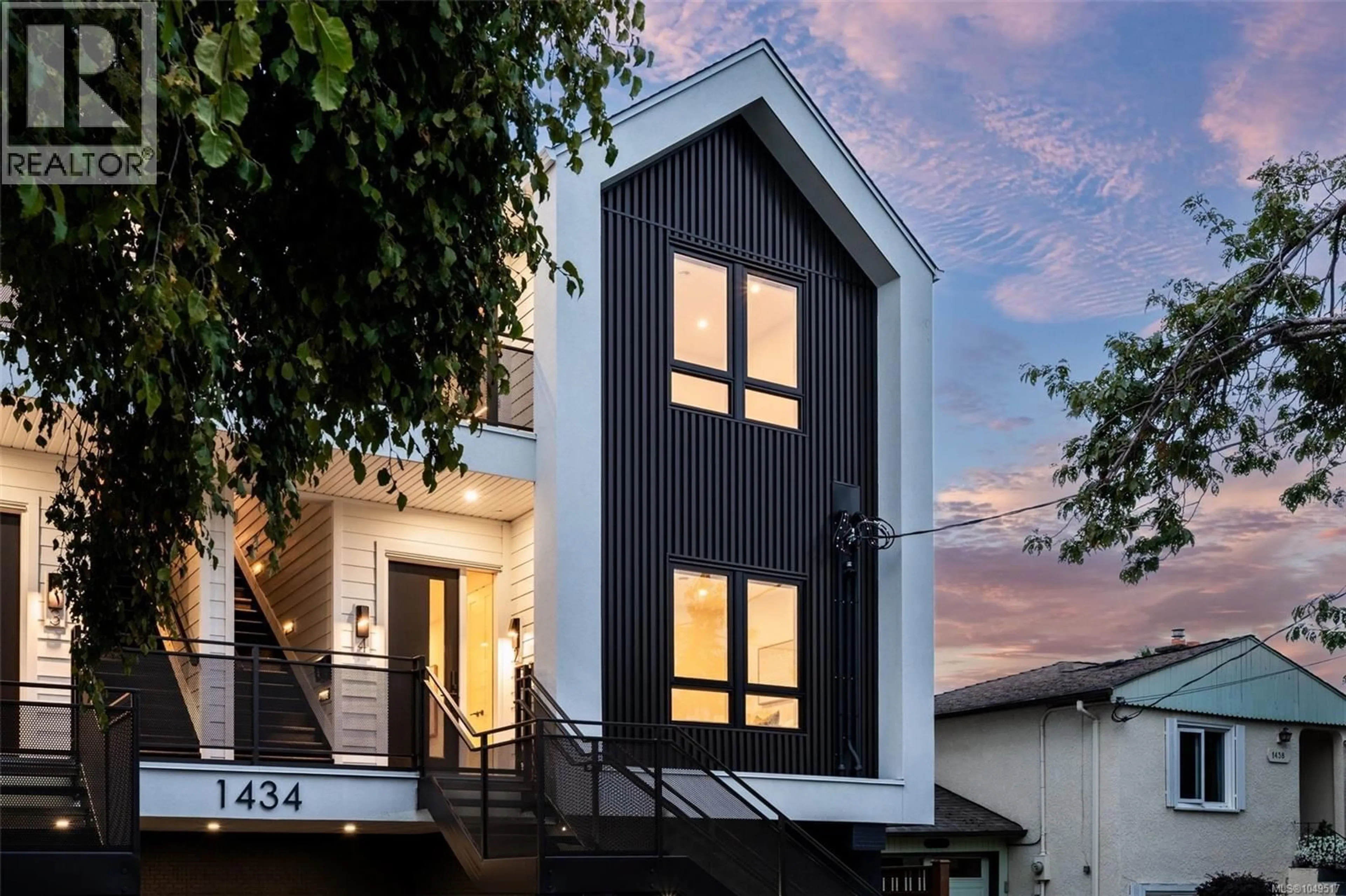 Home with vinyl exterior material, street for 2 - 1434 BROOKE STREET, Victoria British Columbia V8S1M3