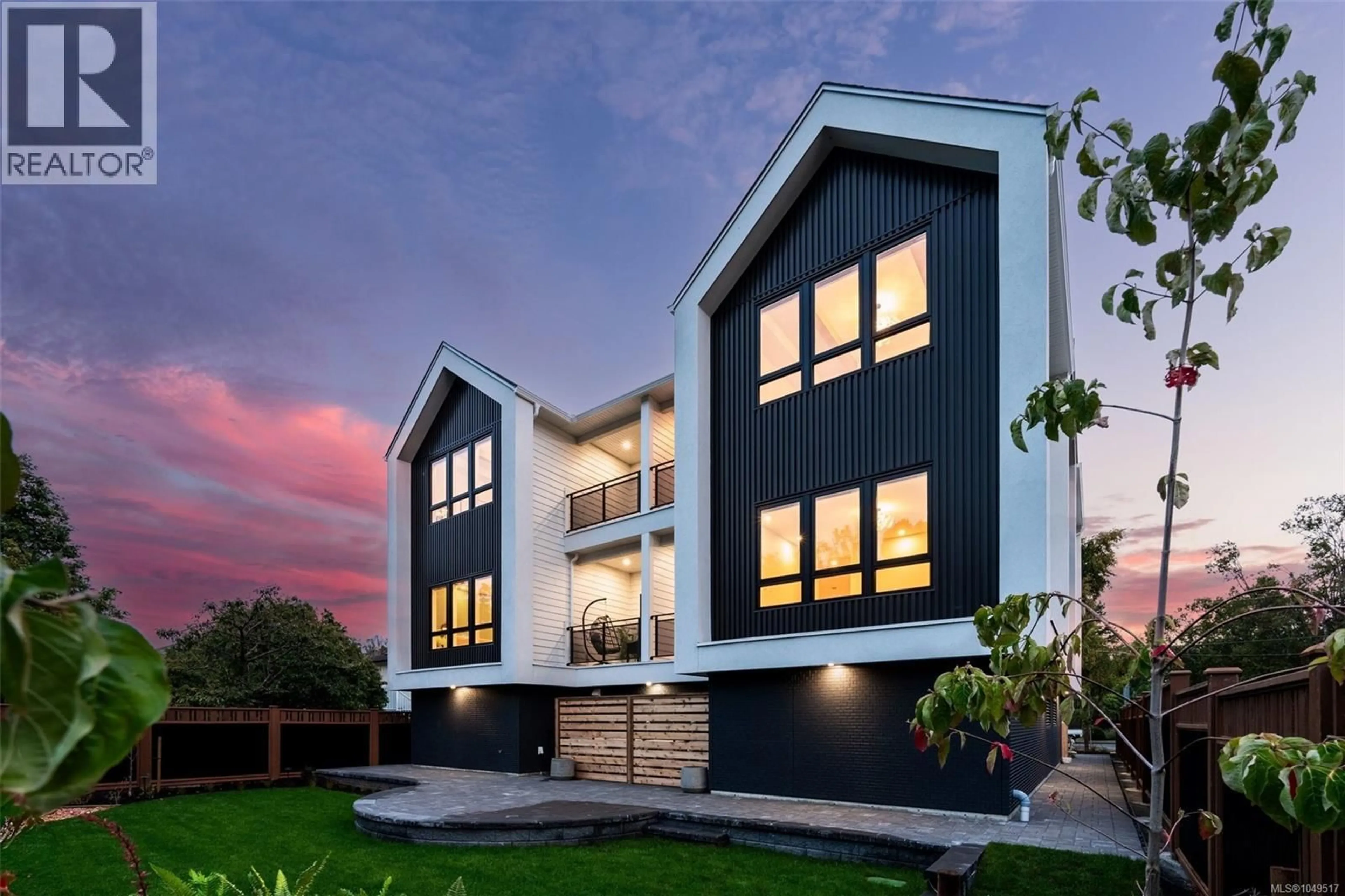 Home with vinyl exterior material, street for 2 - 1434 BROOKE STREET, Victoria British Columbia V8S1M3