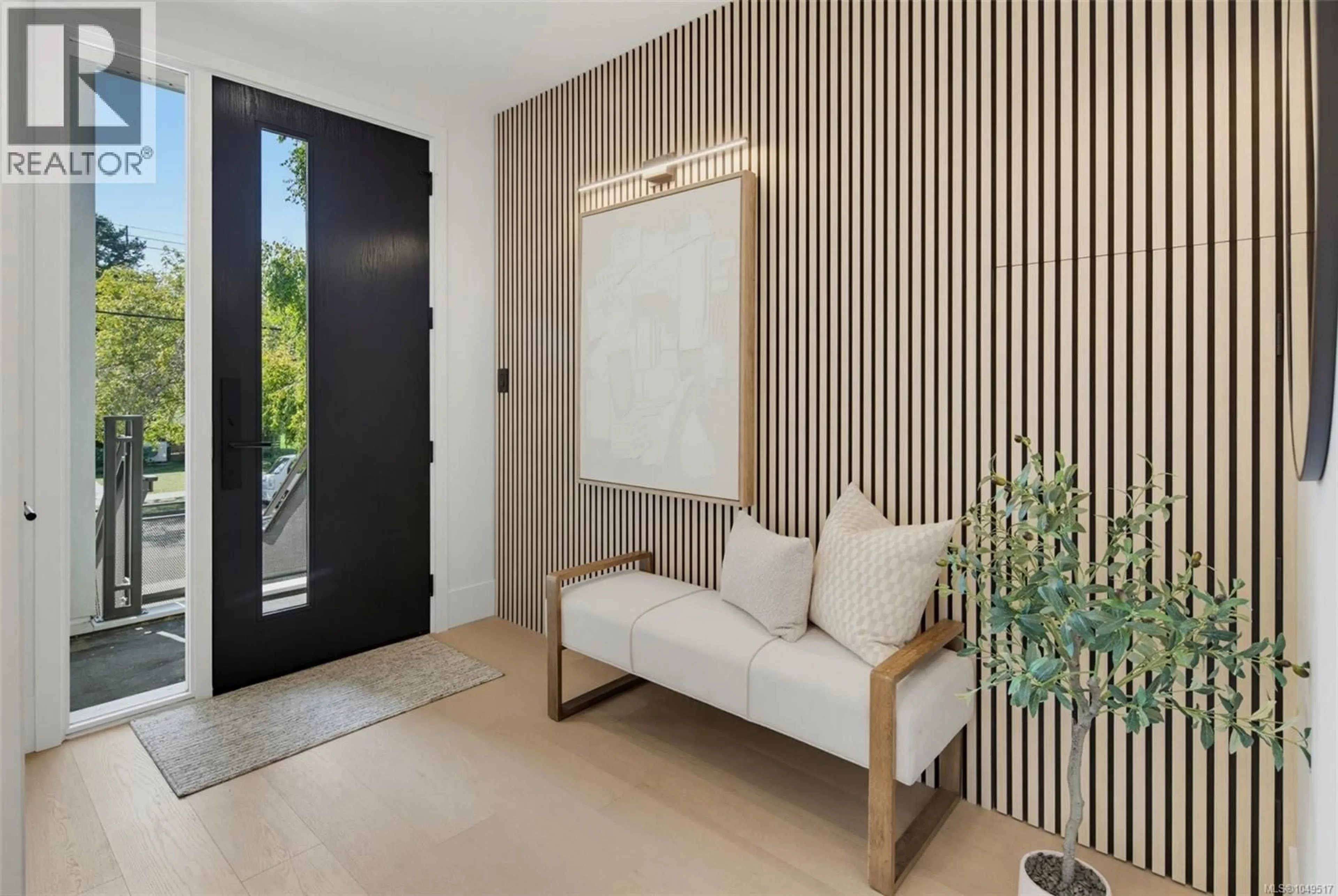 Indoor entryway for 2 - 1434 BROOKE STREET, Victoria British Columbia V8S1M3