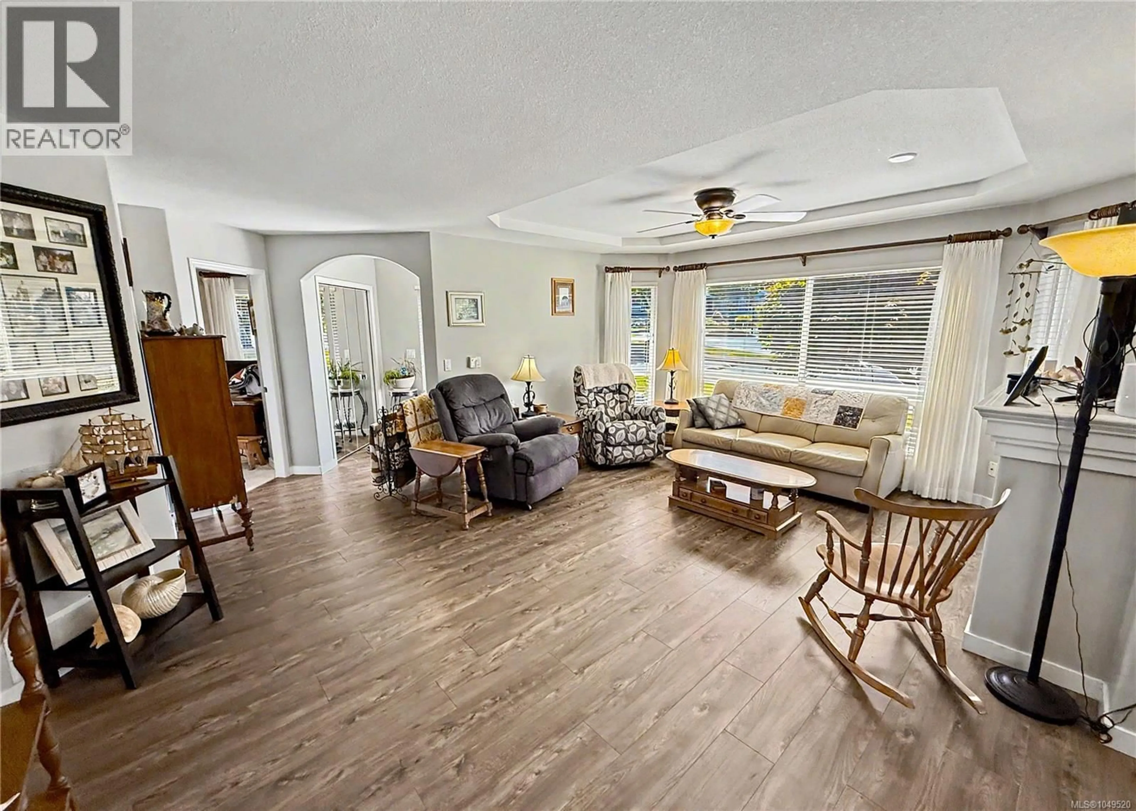 Living room with furniture, unknown for 586 HAMPSTEAD STREET, Parksville British Columbia V9P2T7